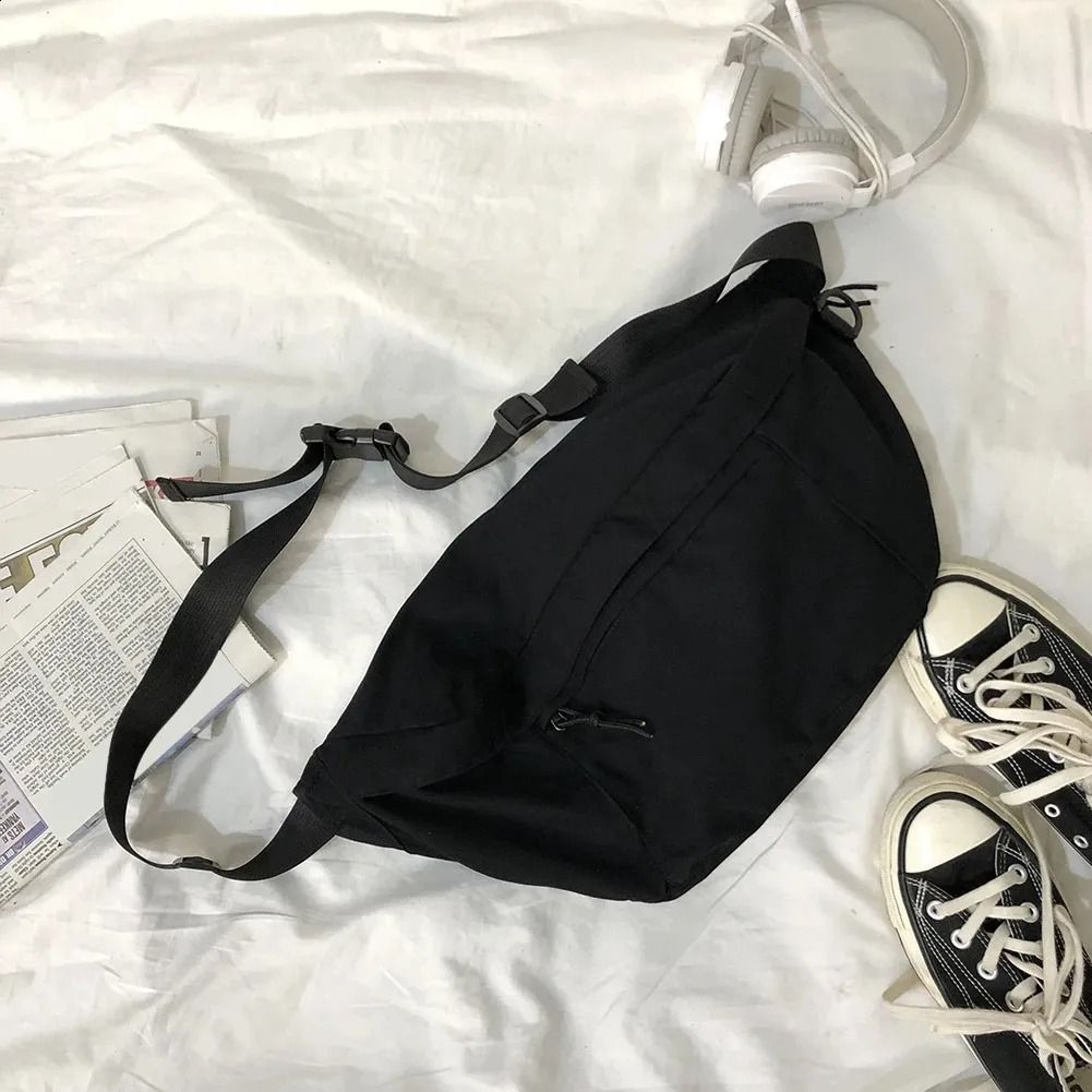 Large Capacity Fanny Pack With Adjustable Strap And Multiple Compartments 0