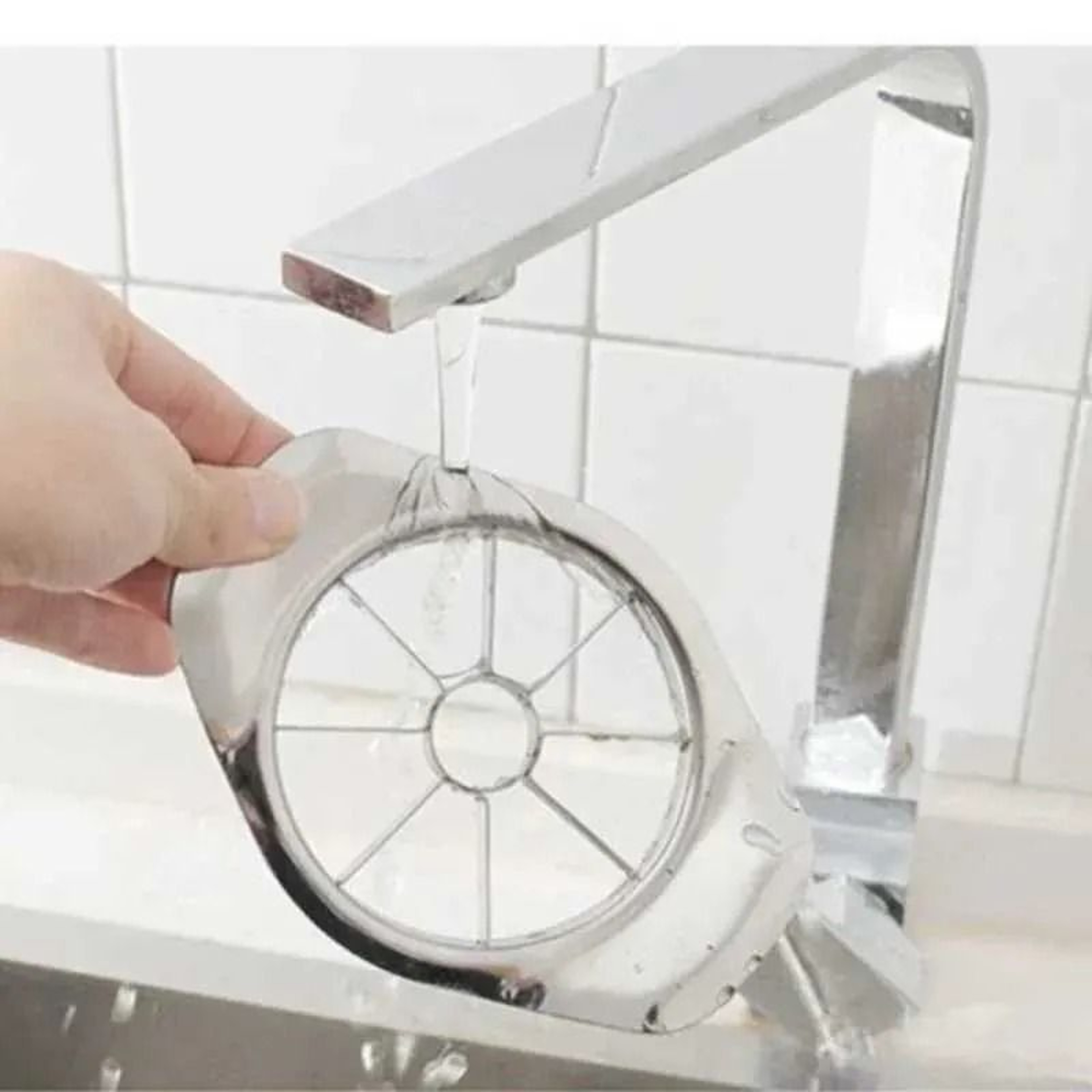 Stainless Steel Apple Cutter And Fruit Slicer With Ergonomic Handle 0