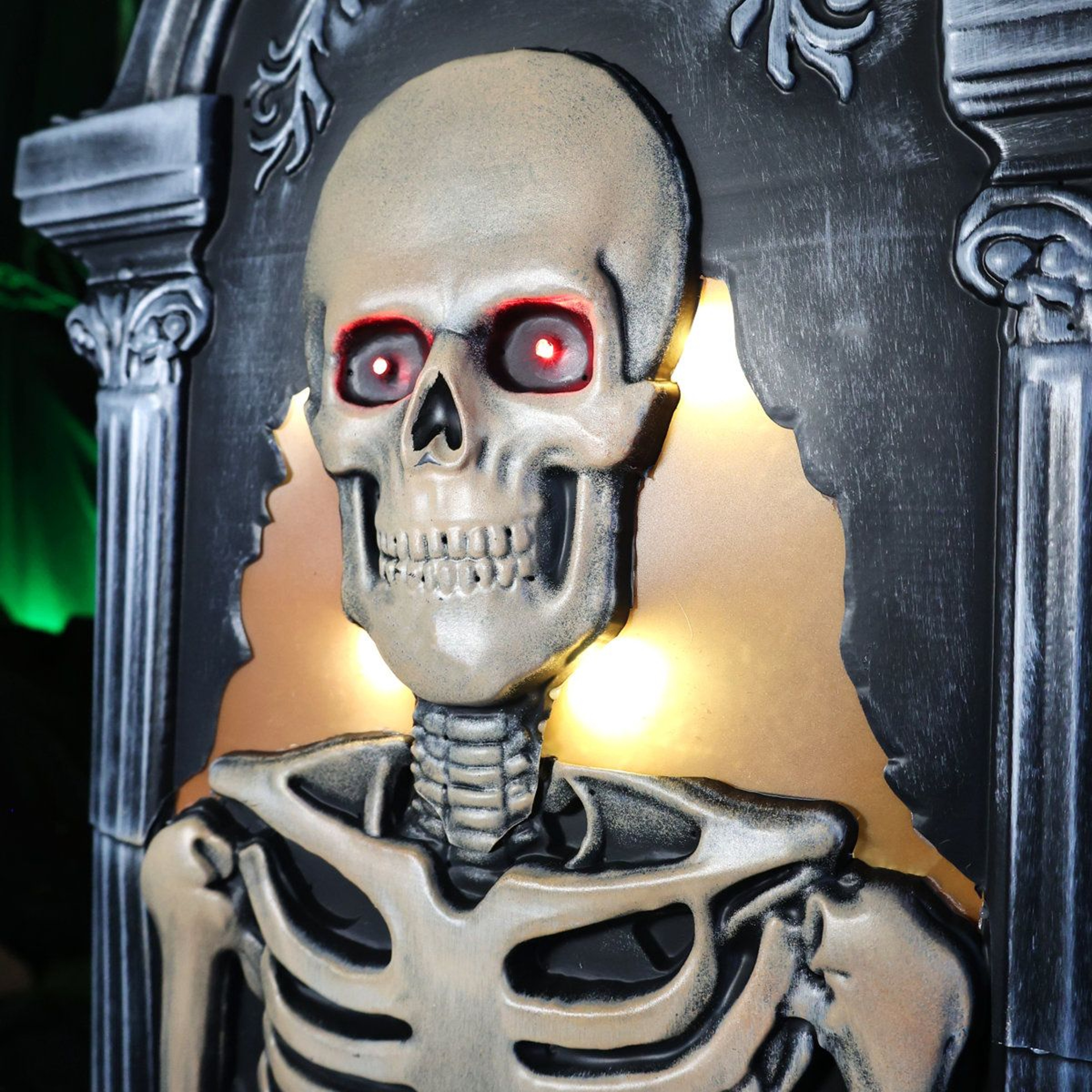 Halloween Tombstone Skeleton Animatronic With Drum Red LED Eyes And Sound 2