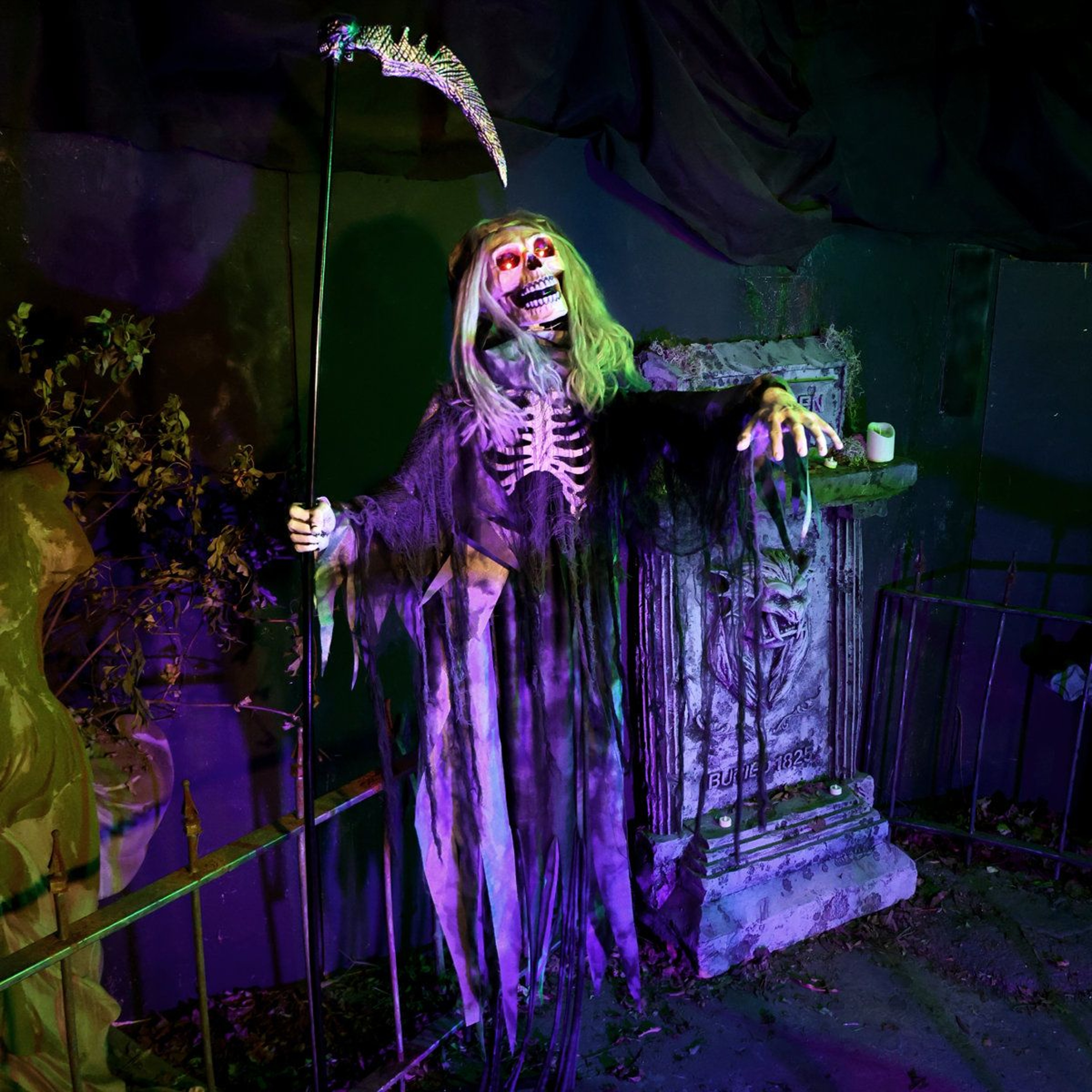 Floating Reaper Halloween Animatronic With Moving Head And Red LED Eyes 6