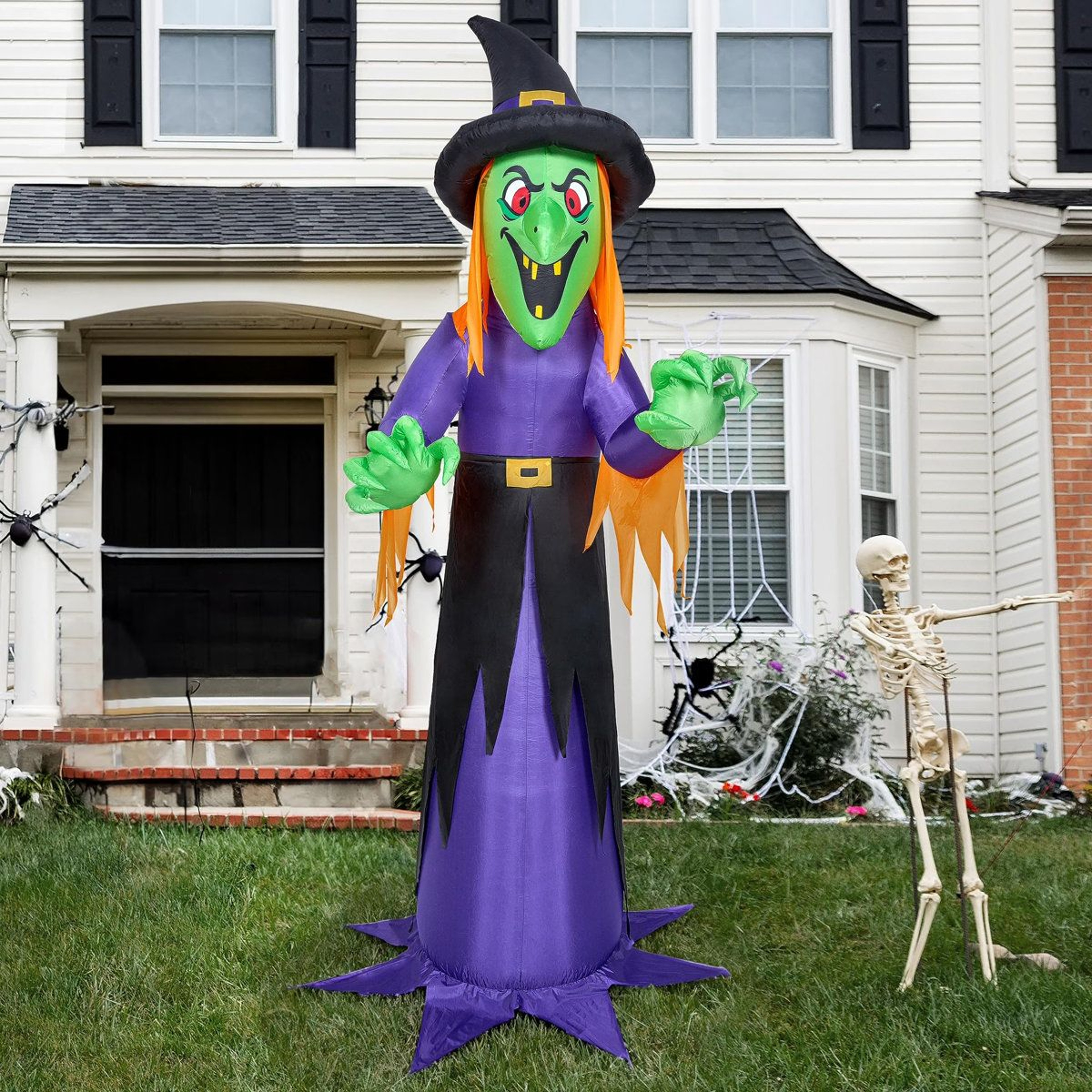 Halloween Inflatable Witch Outdoor Decoration With LED Lights 0