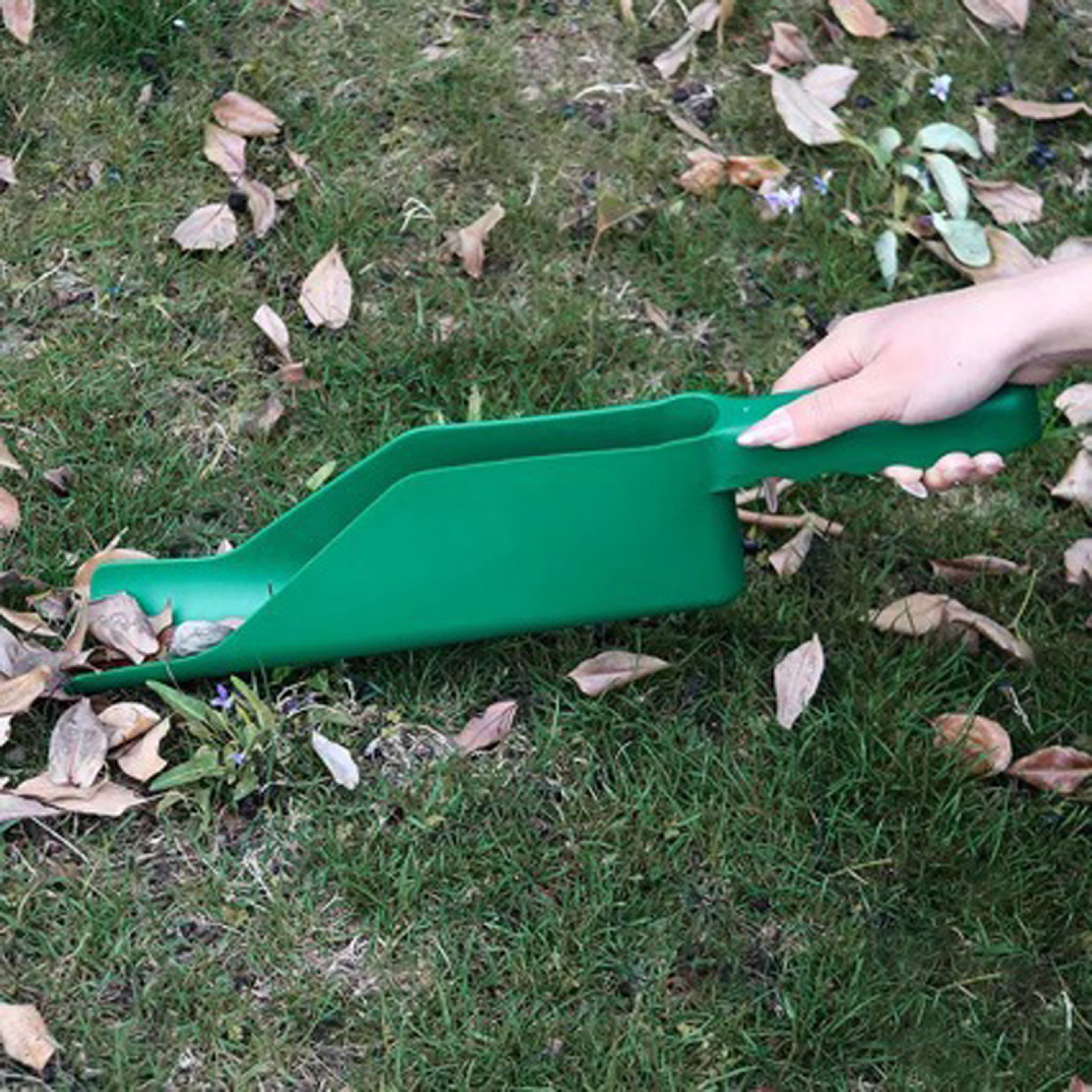 FlexFit Gutter Scoop Leaf  Debris Remover For Fast Roof Gutter Cleaning 0