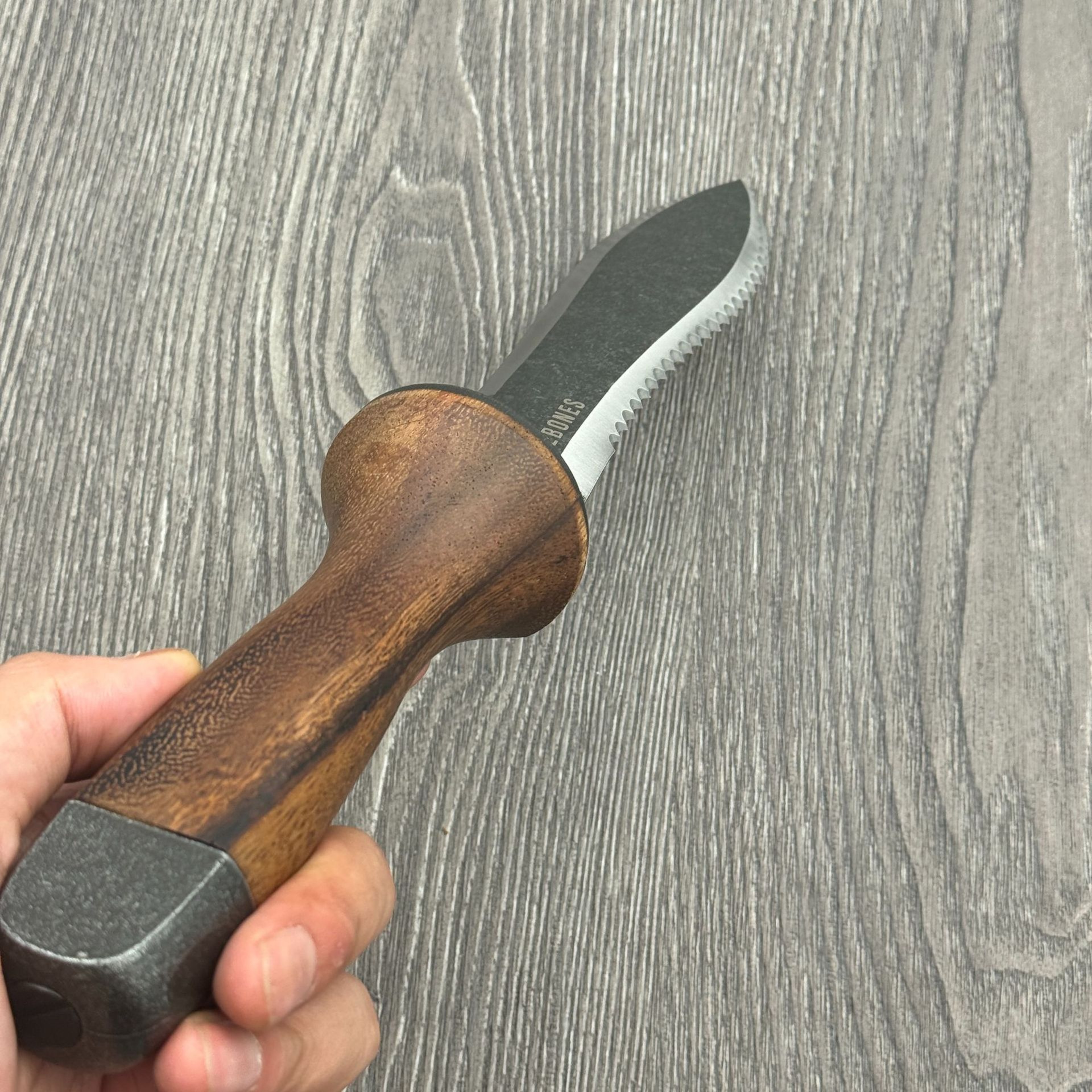 Nordic Garden Trowel with Walnut Handle for Digging, Planting & Soil Loosening – view 4