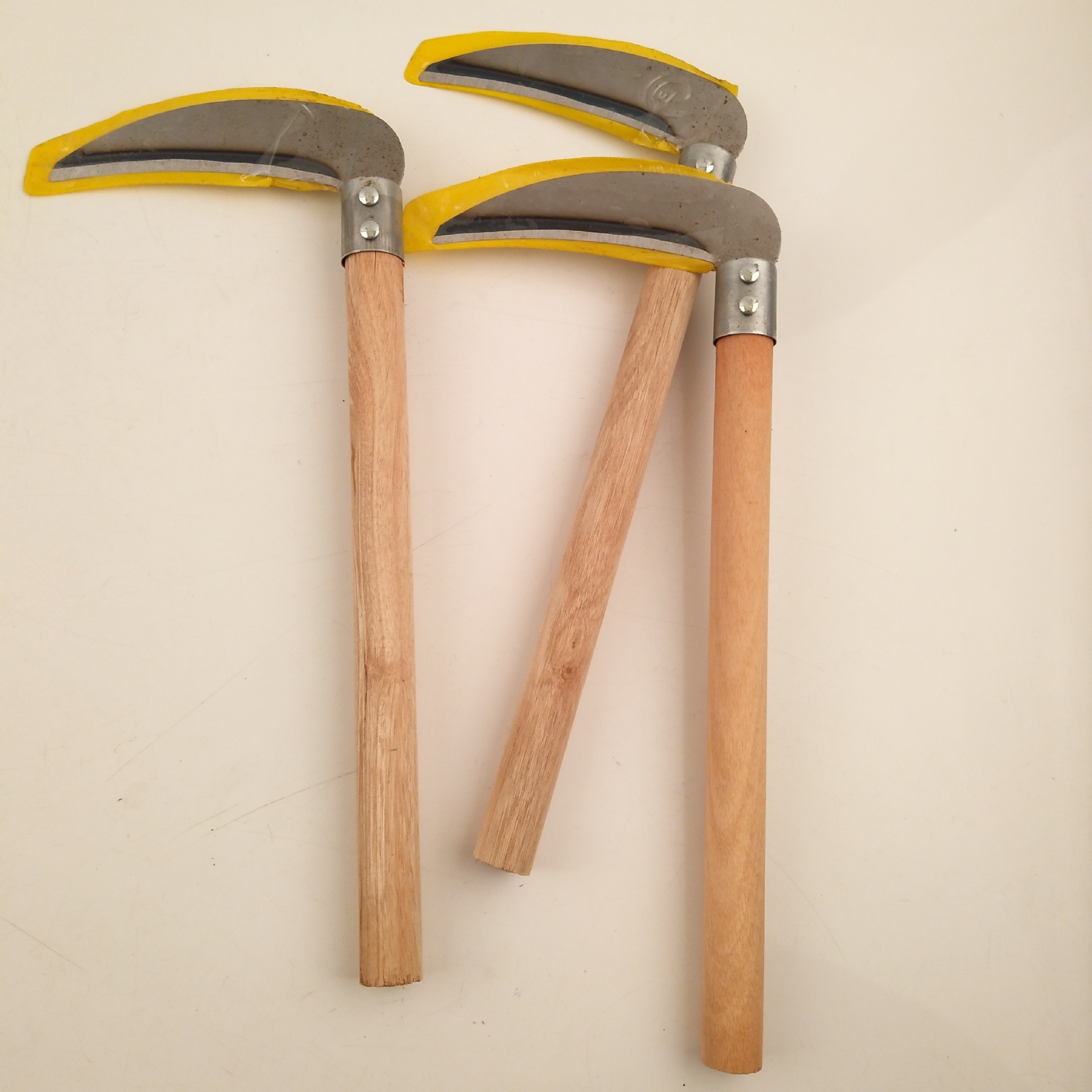 Long Handle Garden Sickle for Grass Cutting, Weeding & Crop Harvesting – view 1