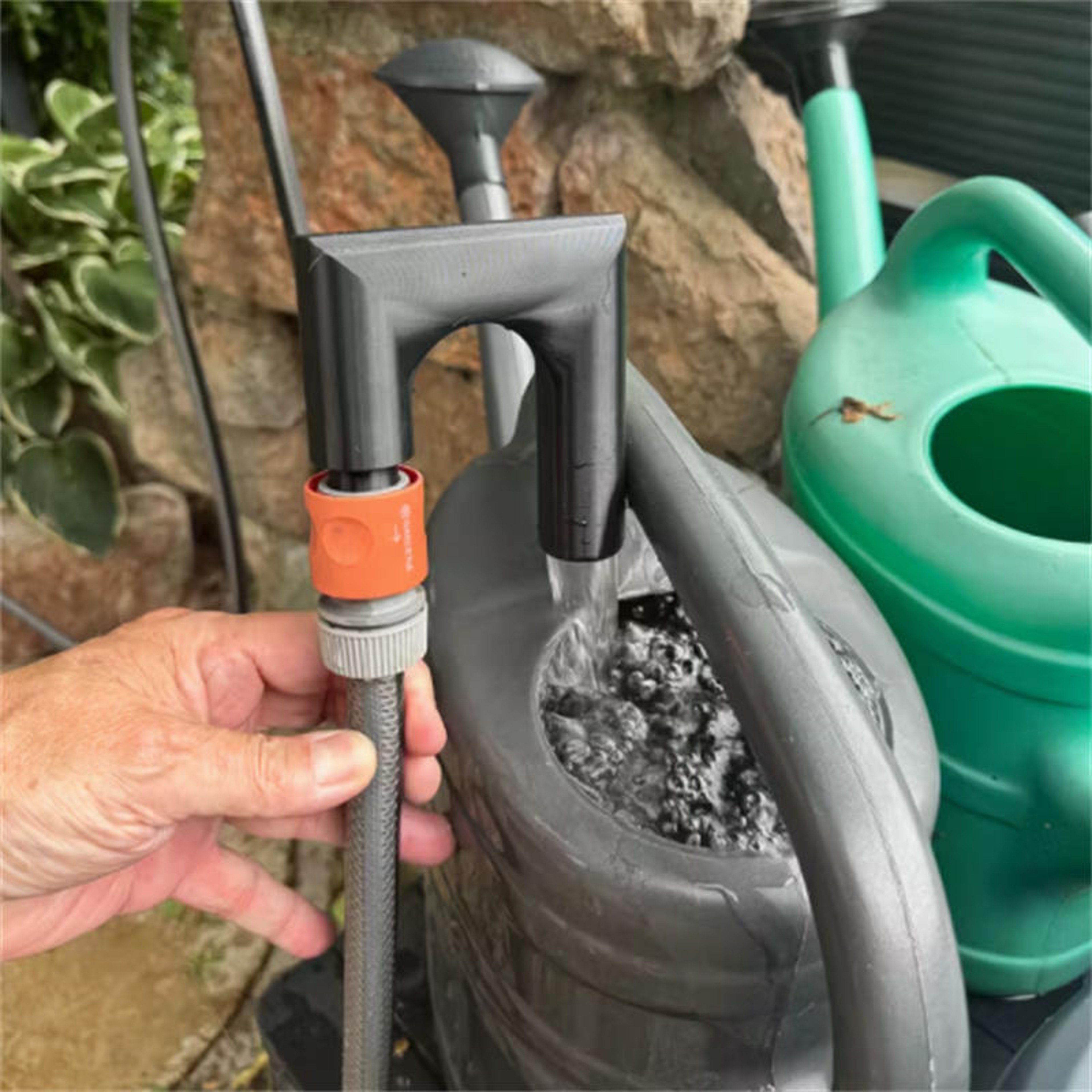 Hands Free Garden Hose Holder Hook For Easy Water Tank Filling And Stable Hose Support 3