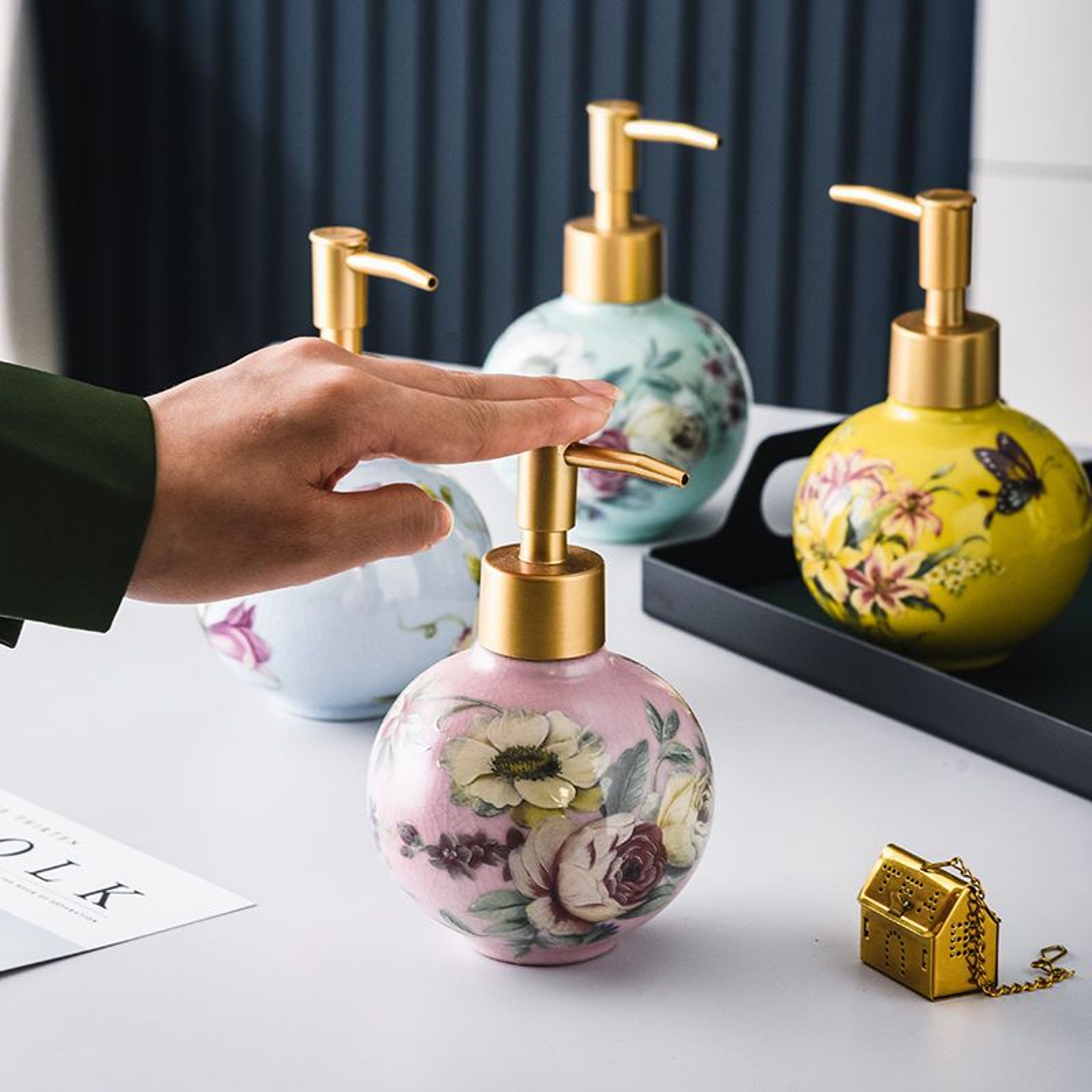 American Style Ceramic Soap Dispenser Refillable Lotion Pump Bottle For Bathroom Countertops 1