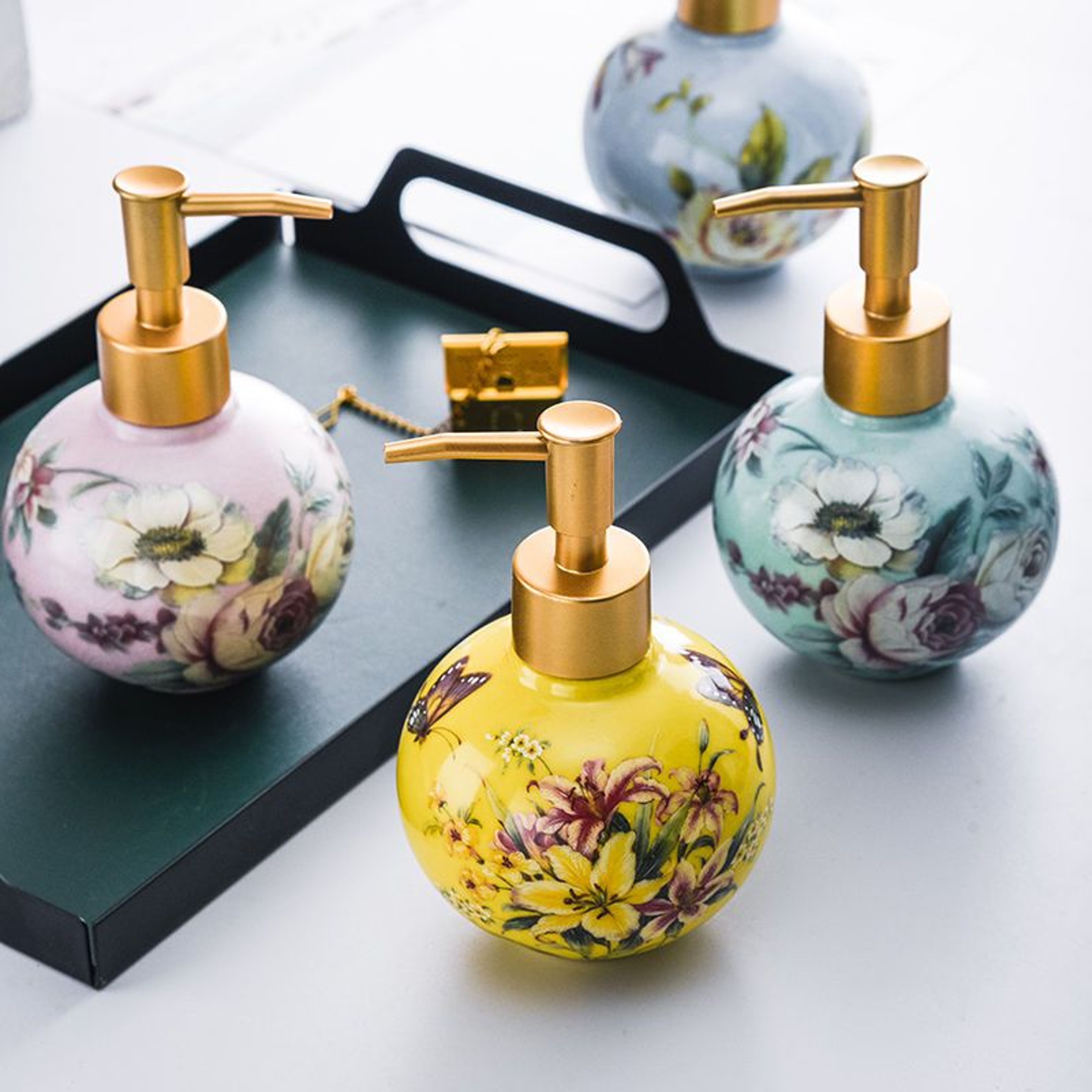 American Style Ceramic Soap Dispenser Refillable Lotion Pump Bottle For Bathroom Countertops 4