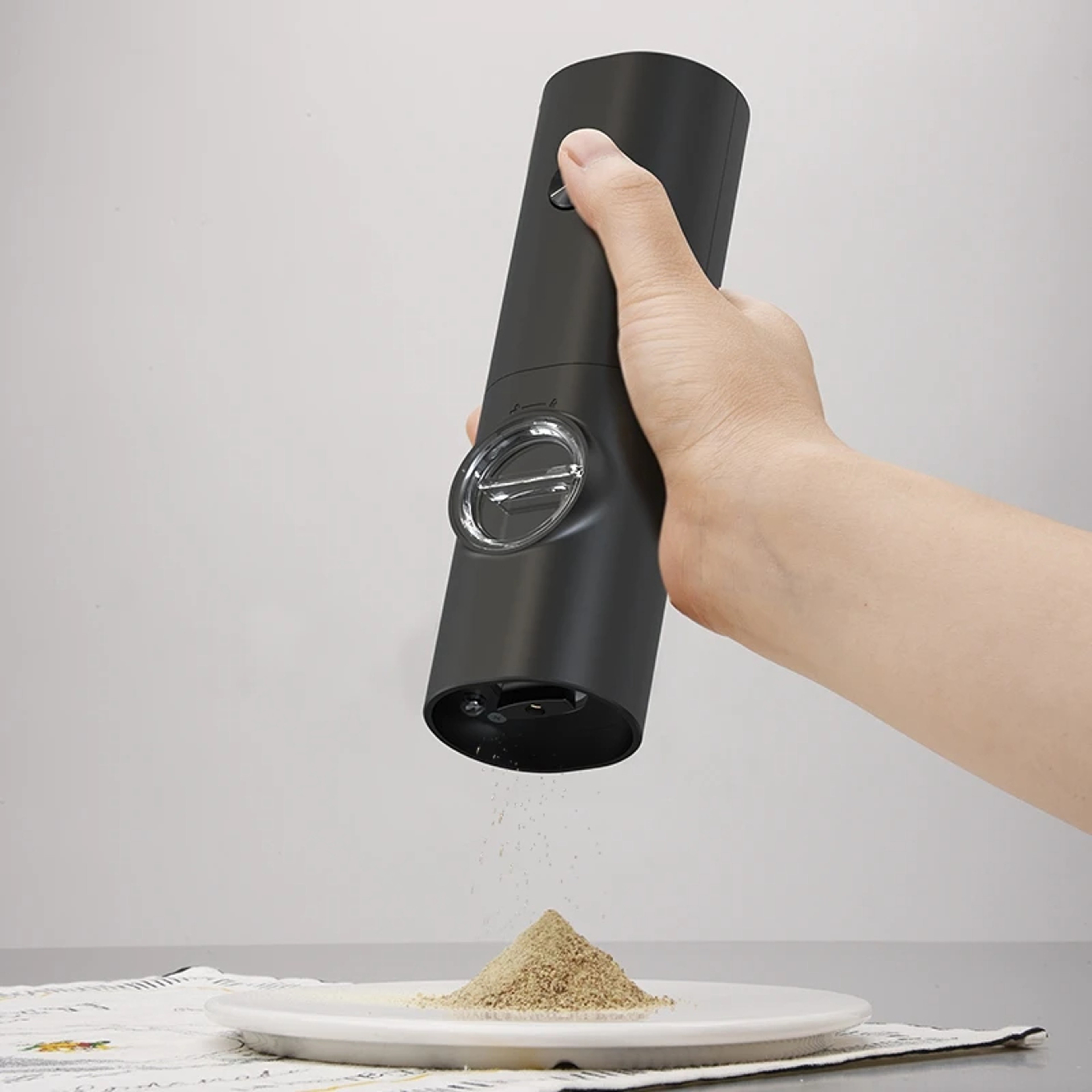 Electric Salt and Pepper Grinder - Adjustable Coarseness 1