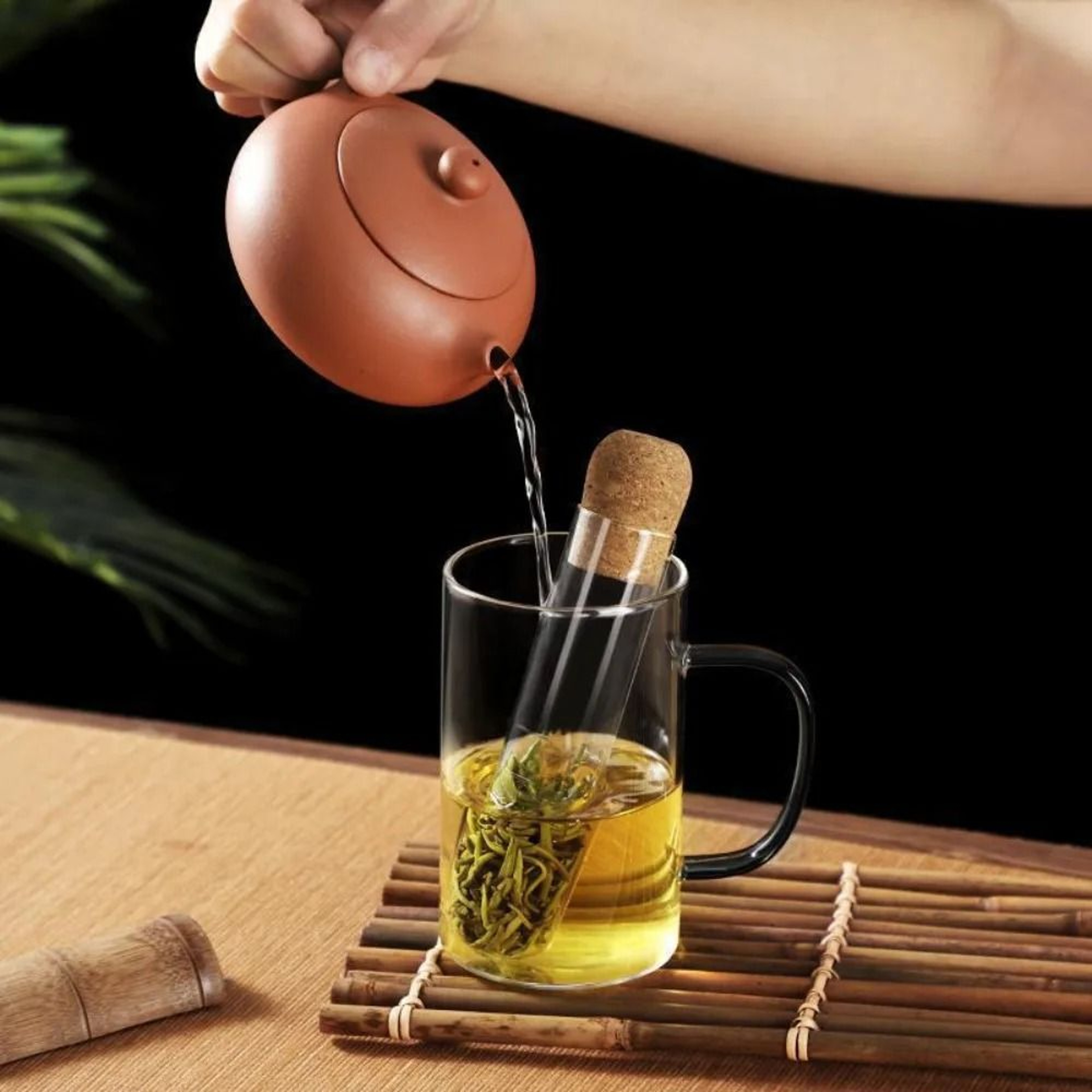 Glass herbal tea infuser with filter