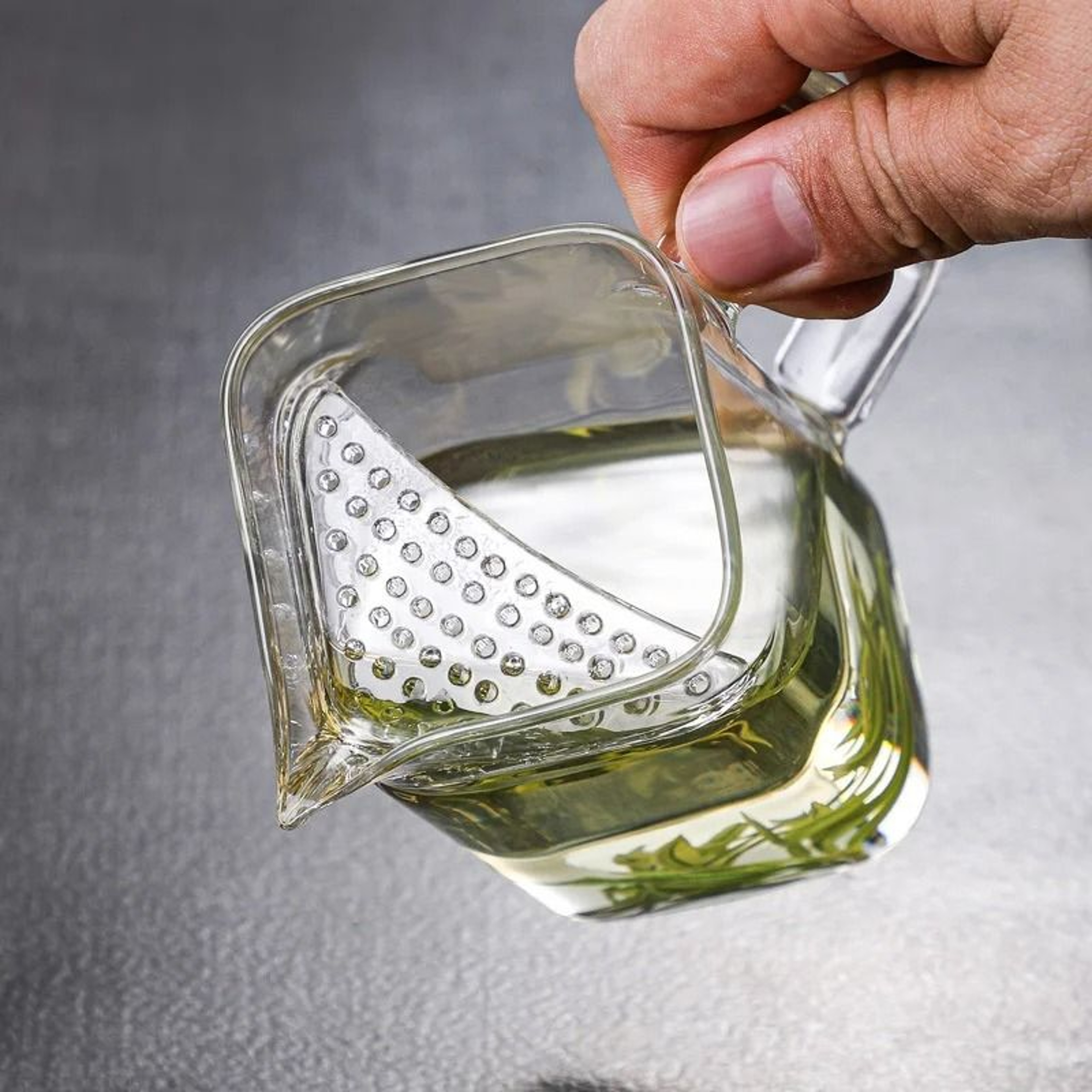 Tea infuser mug with handle