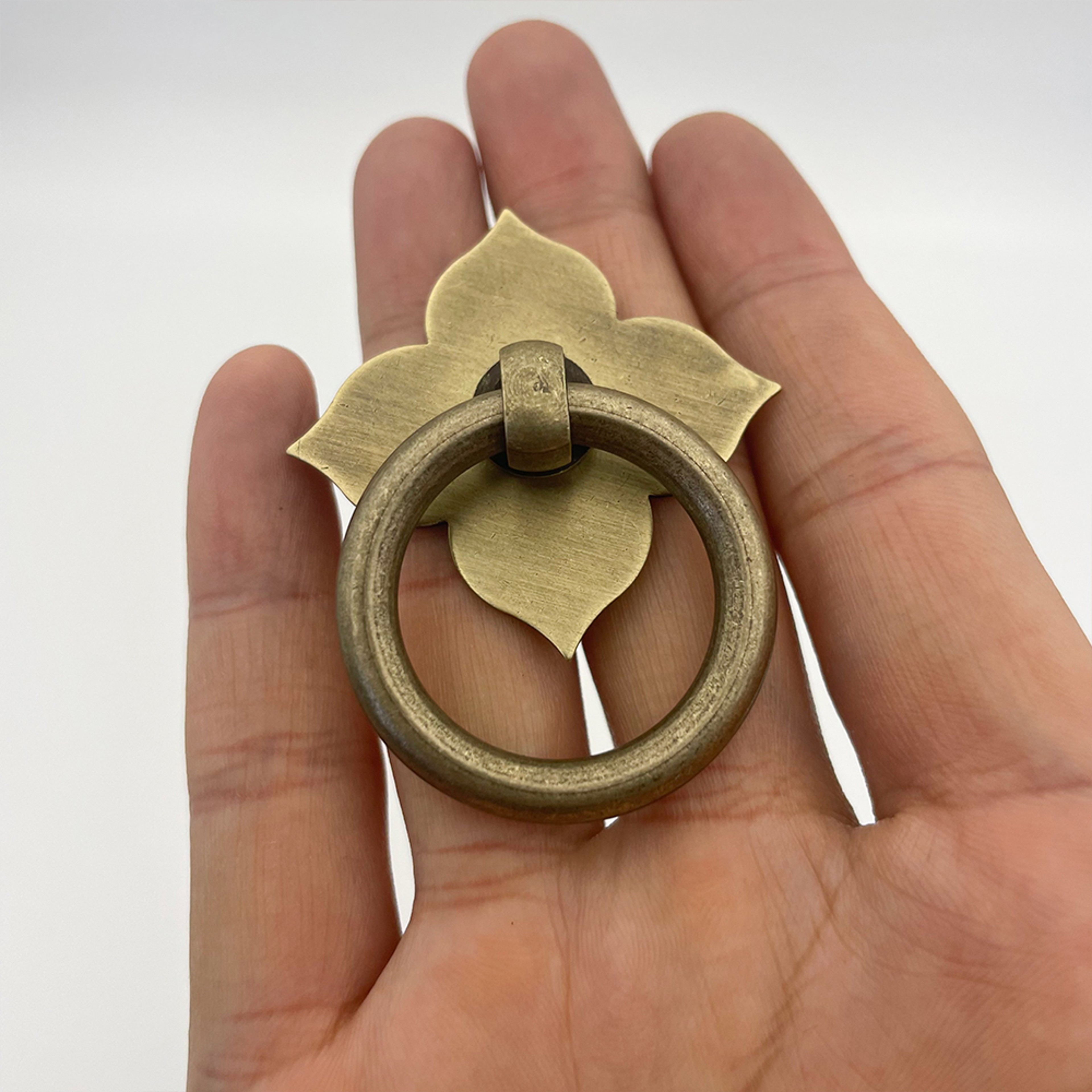 Antique Brass Leaf Cabinet Handle Vintage Drawer Pull Knob – view 1