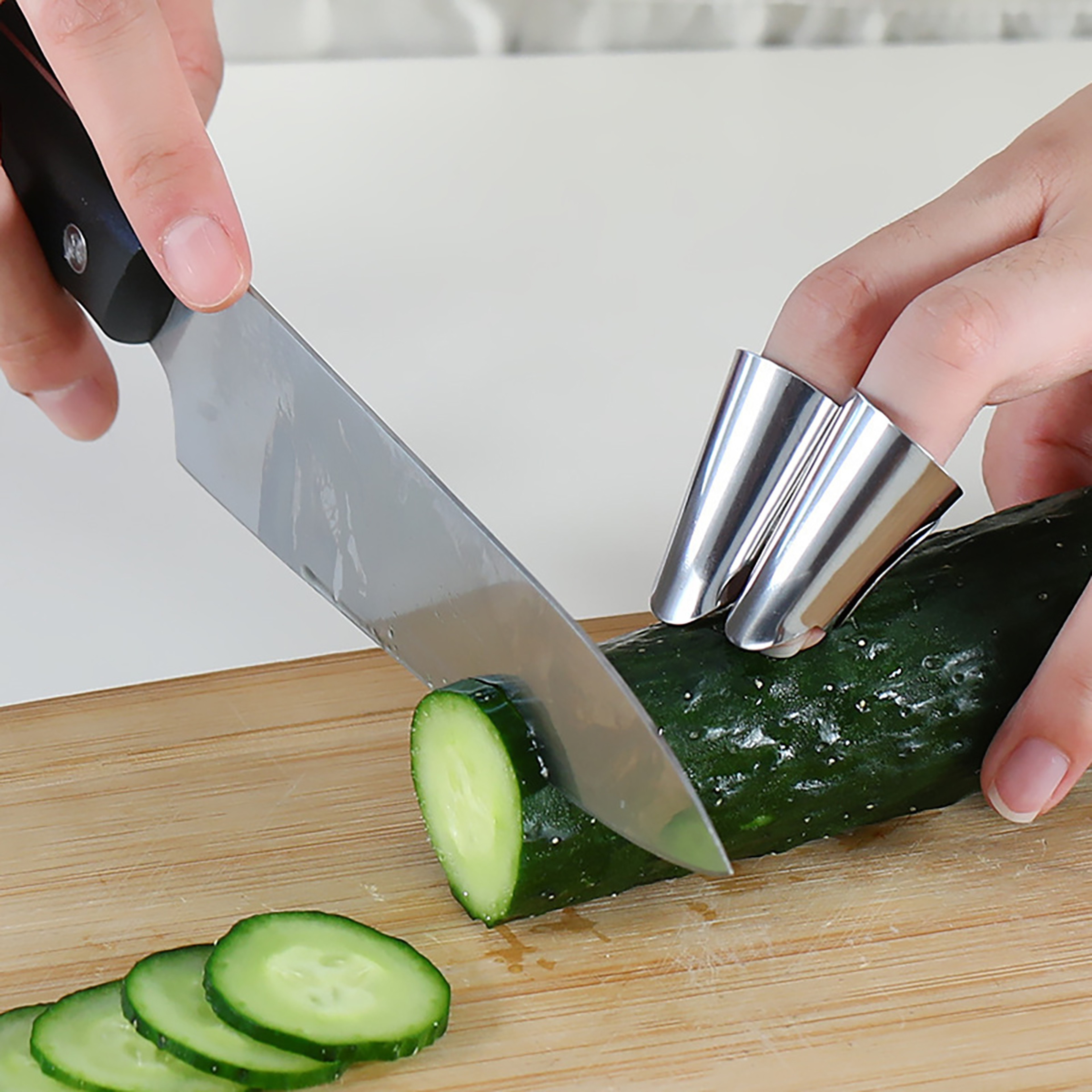 Stainless Steel Finger Guard Kitchen Finger Protector For Safe Vegetable Cutting Tool 0
