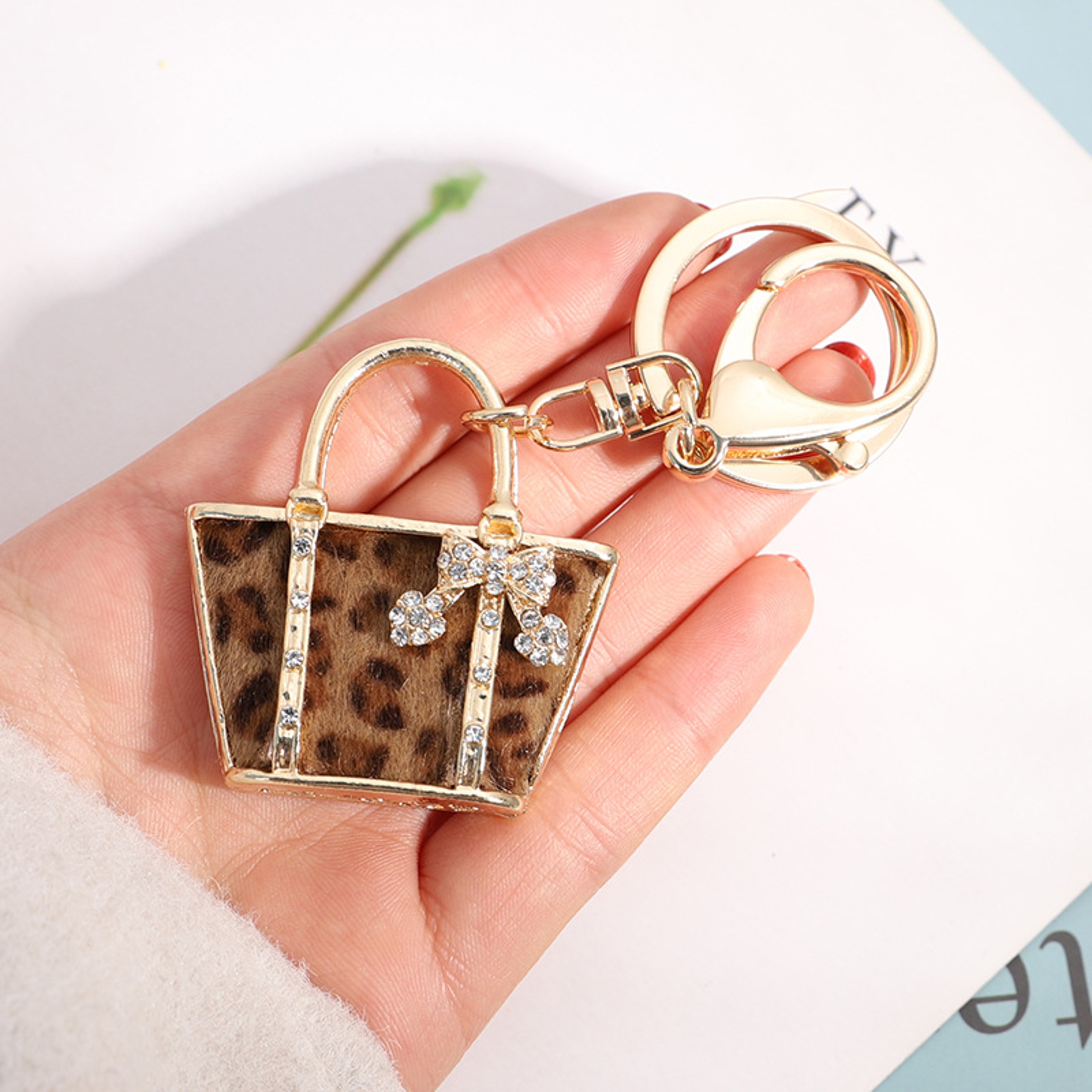 Stylish Leopard Print Bag Keychain Cute Car & Gift Pendant – view 3