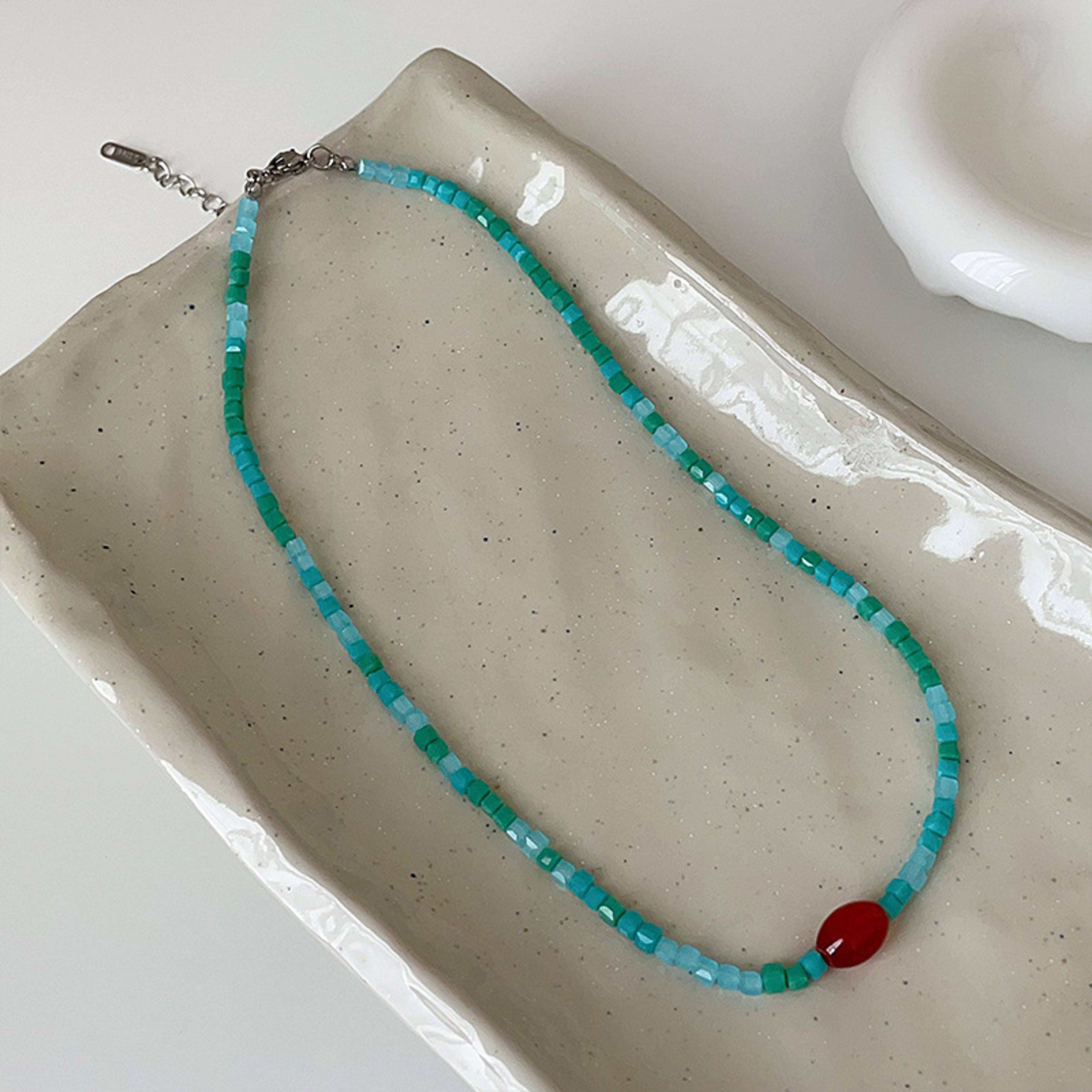 Retro Natural Stone Cube Beaded Necklace for Women Silver Chain Choker Red Blue Contrast – view 7
