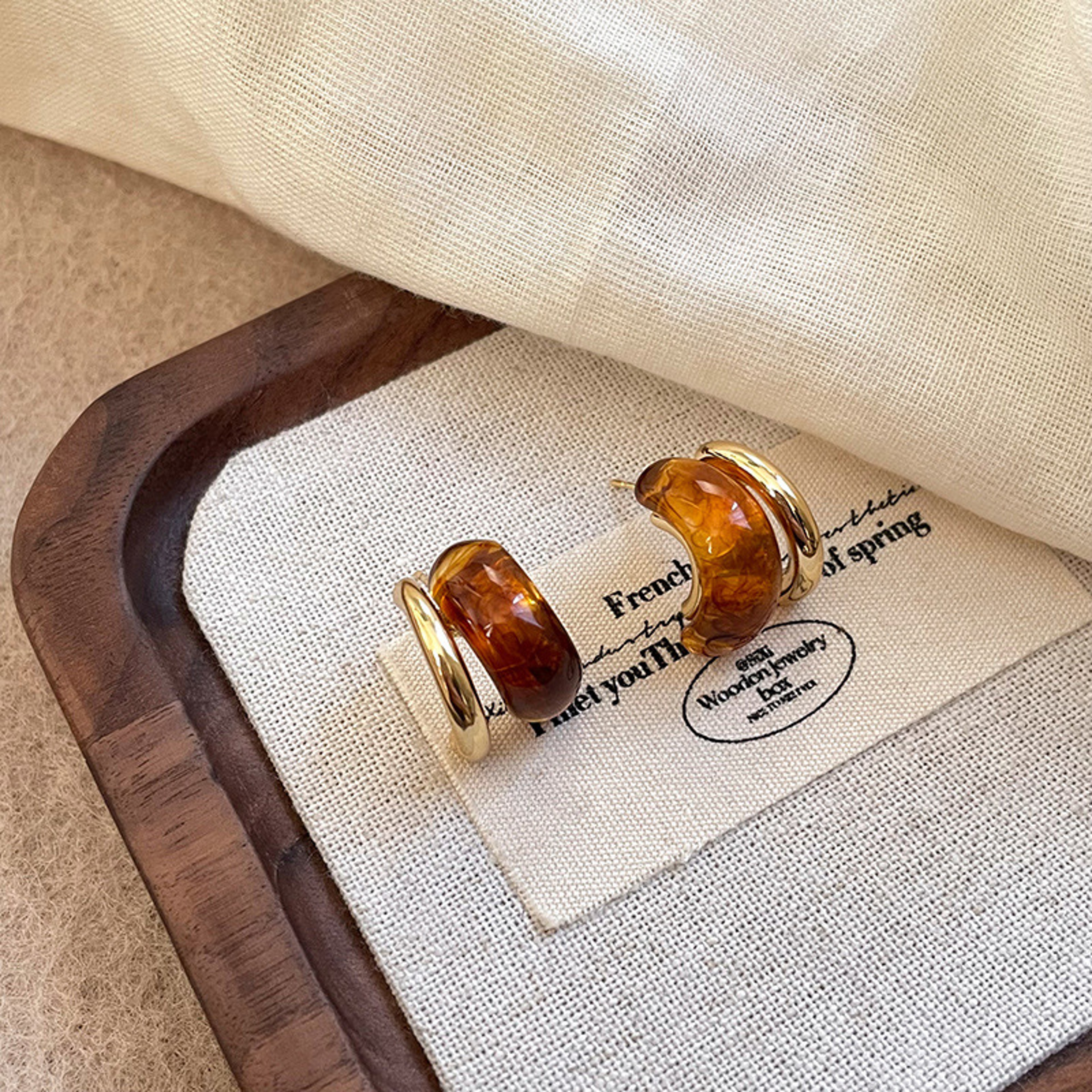 Retro Amber C Shape Acrylic Stud Earrings For Women Lightweight Vintage Statement Earrings 4