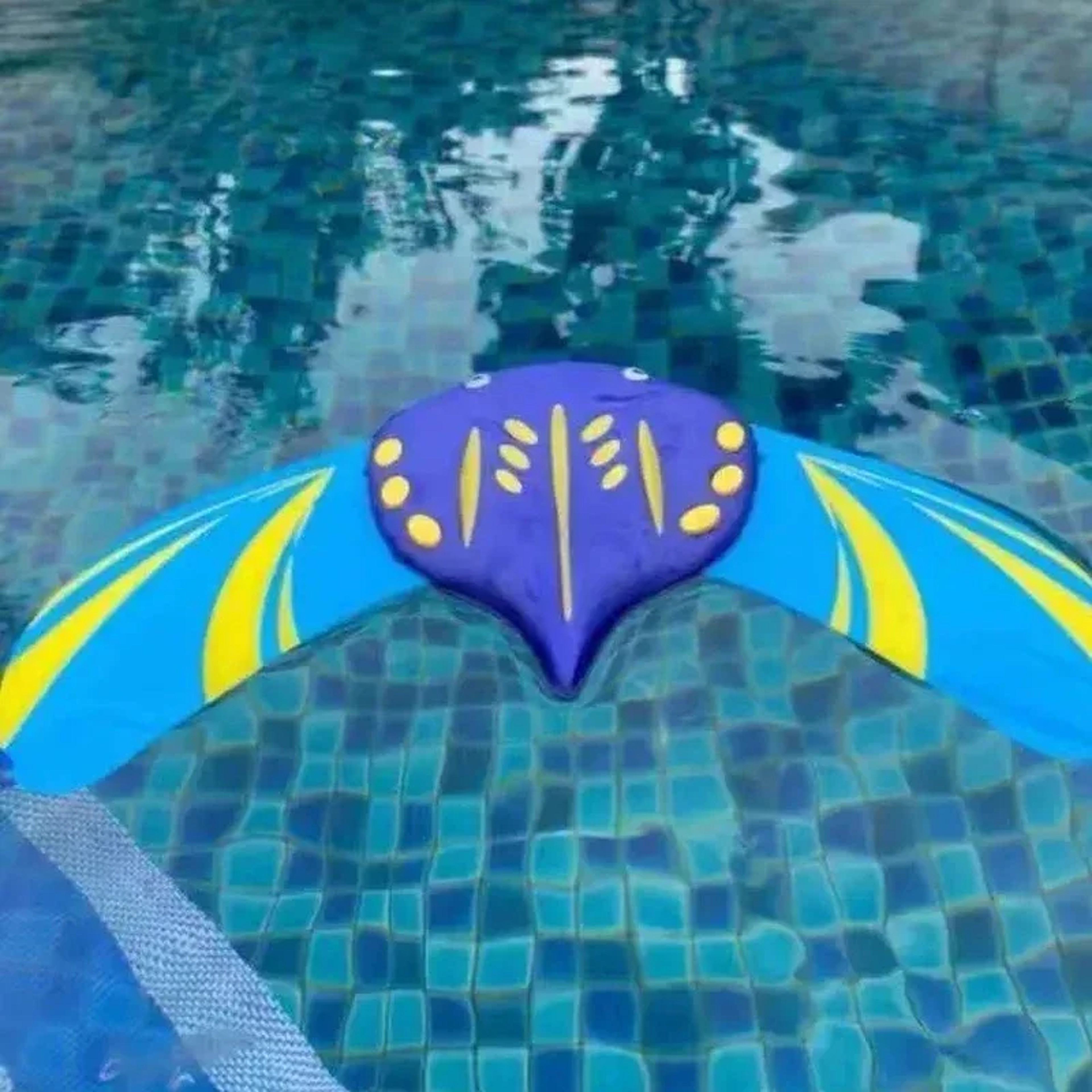 Manta Glide Water Splash Ray Toy For Kids Pool  Beach Fun 2