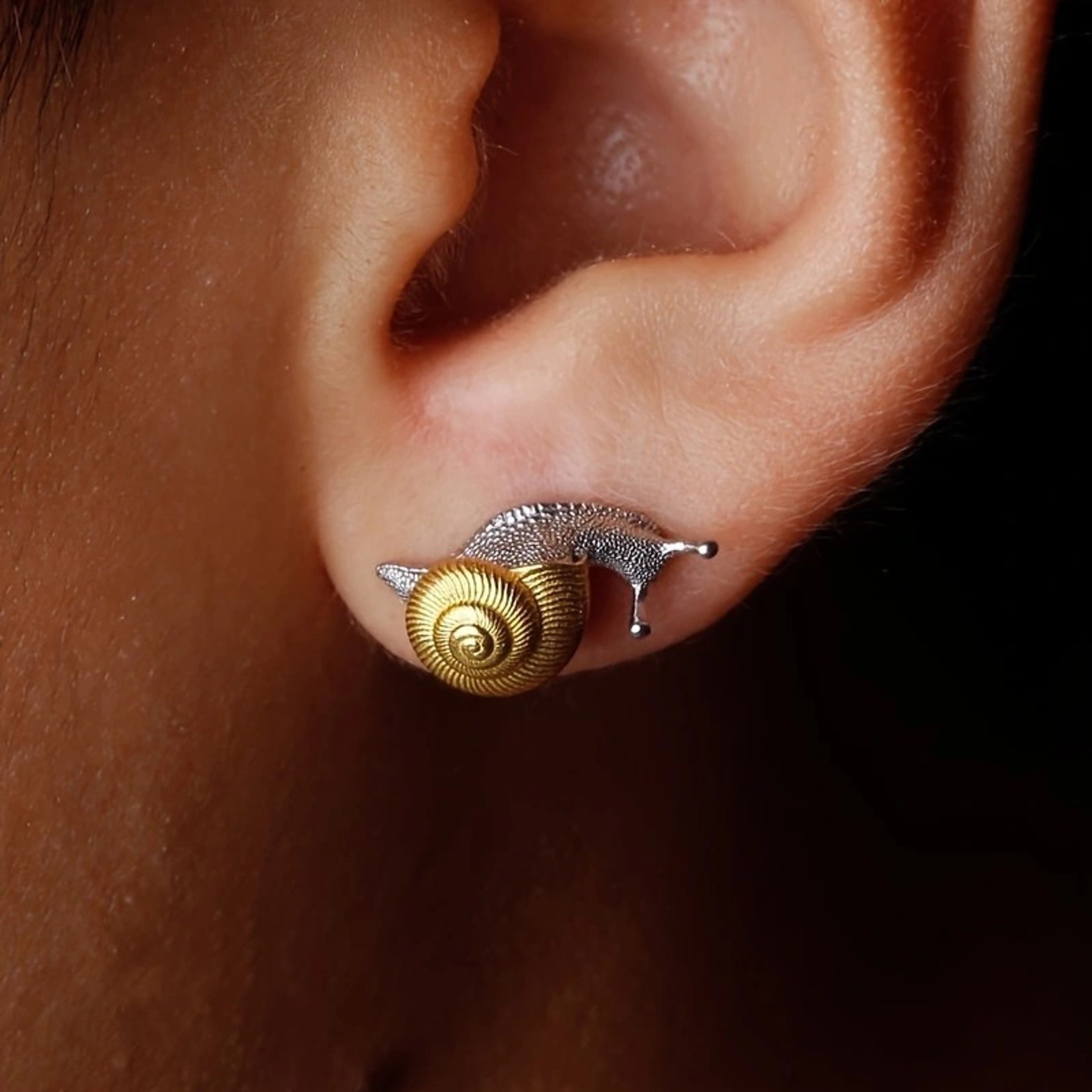 Vintage Two Tone Snail Stud Earrings Unisex Insect Statement Jewelry Gift – view 1