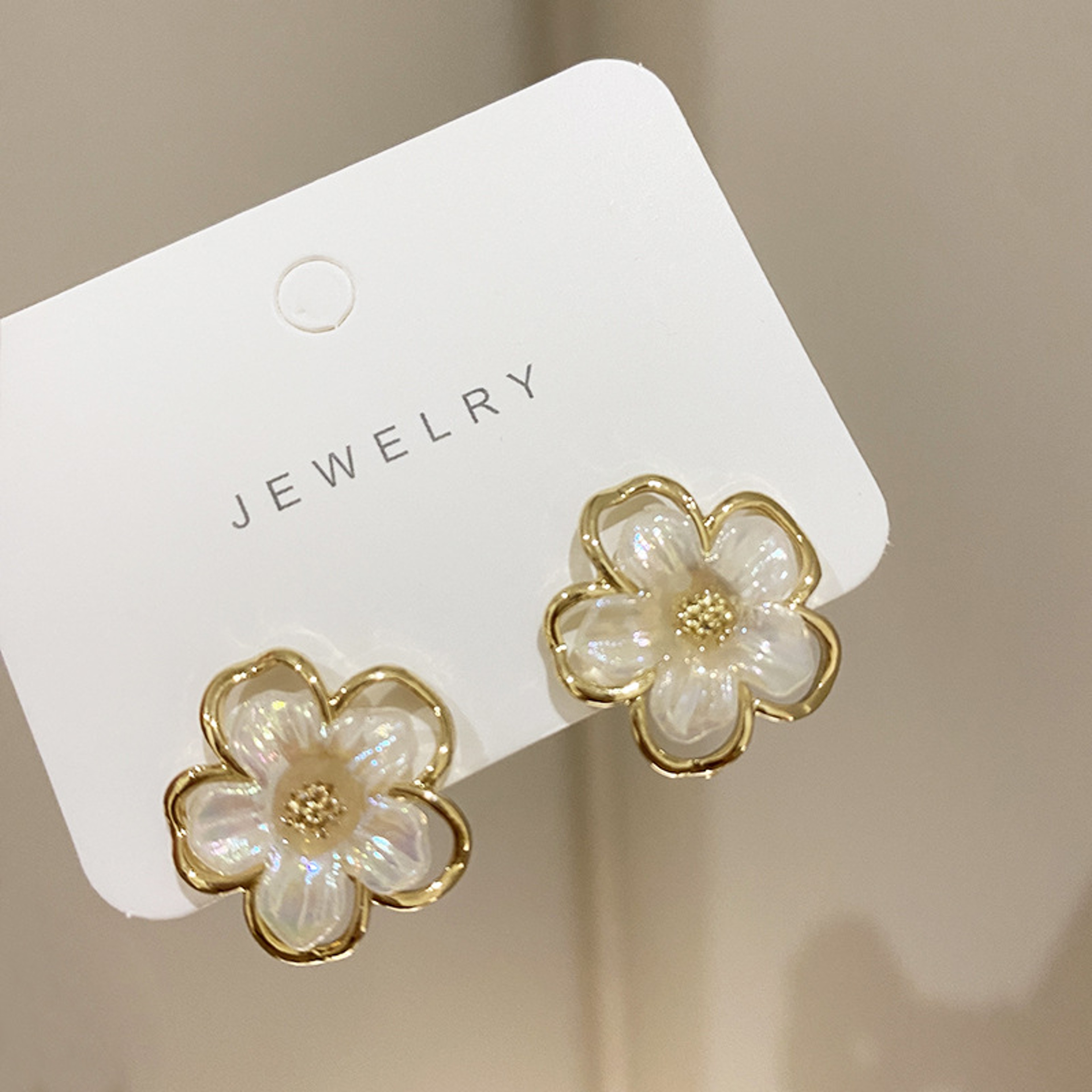 White Blossom Floral Stud Earrings For Women Elegant Flower Stud Earrings For Weddings  Parties 2