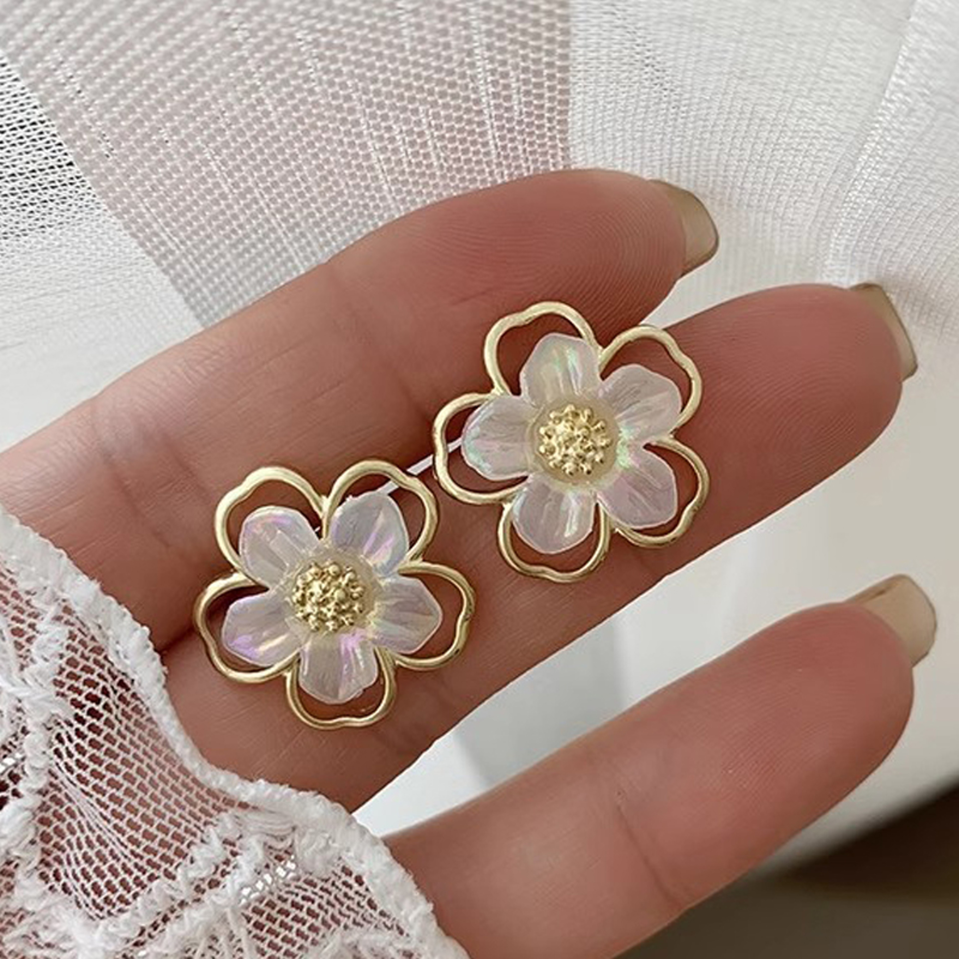 White Blossom Floral Stud Earrings For Women Elegant Flower Stud Earrings For Weddings  Parties 4