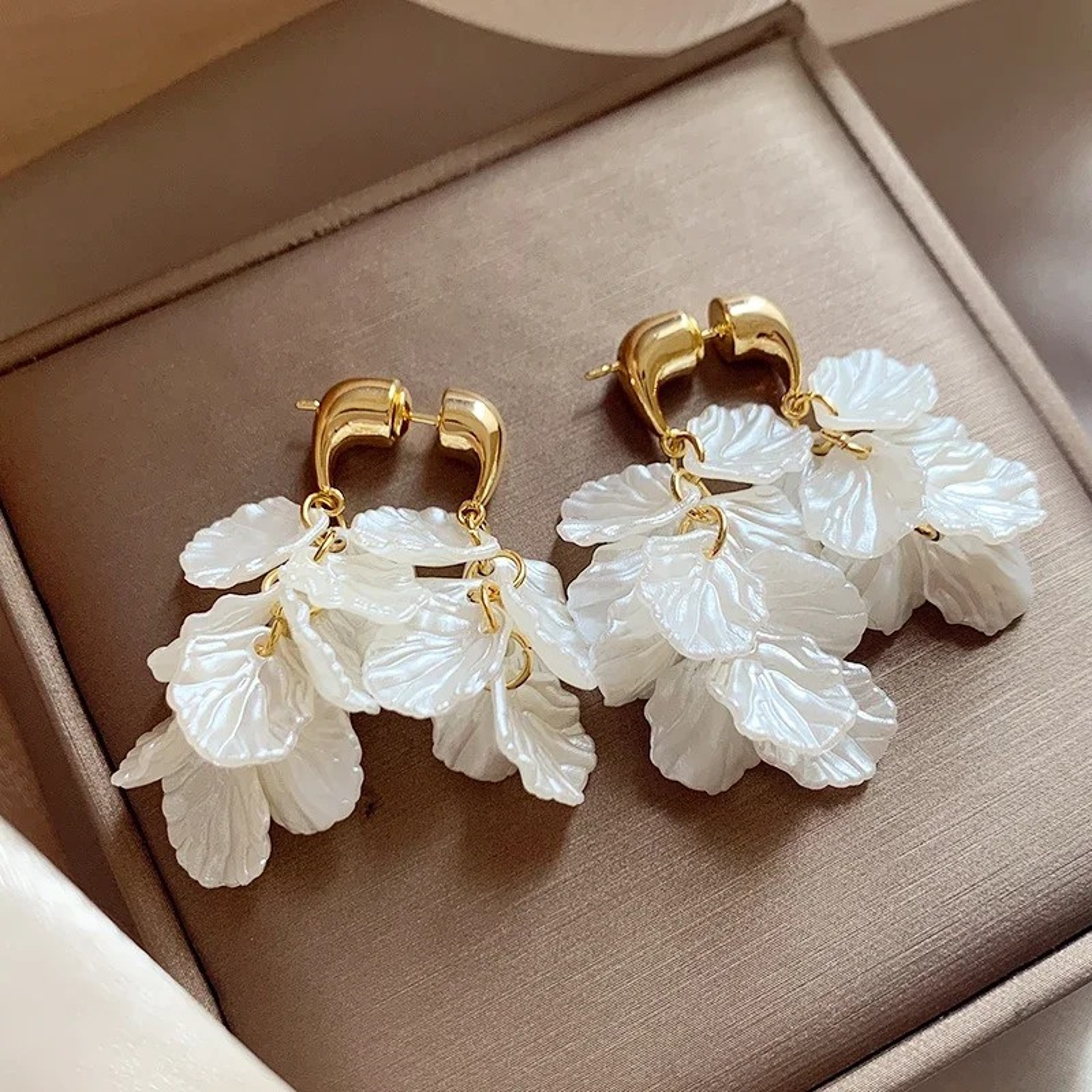 Elegant Shell Earrings Resin Fringe Statement Earrings for Beach Parties & Everyday Style – view 5