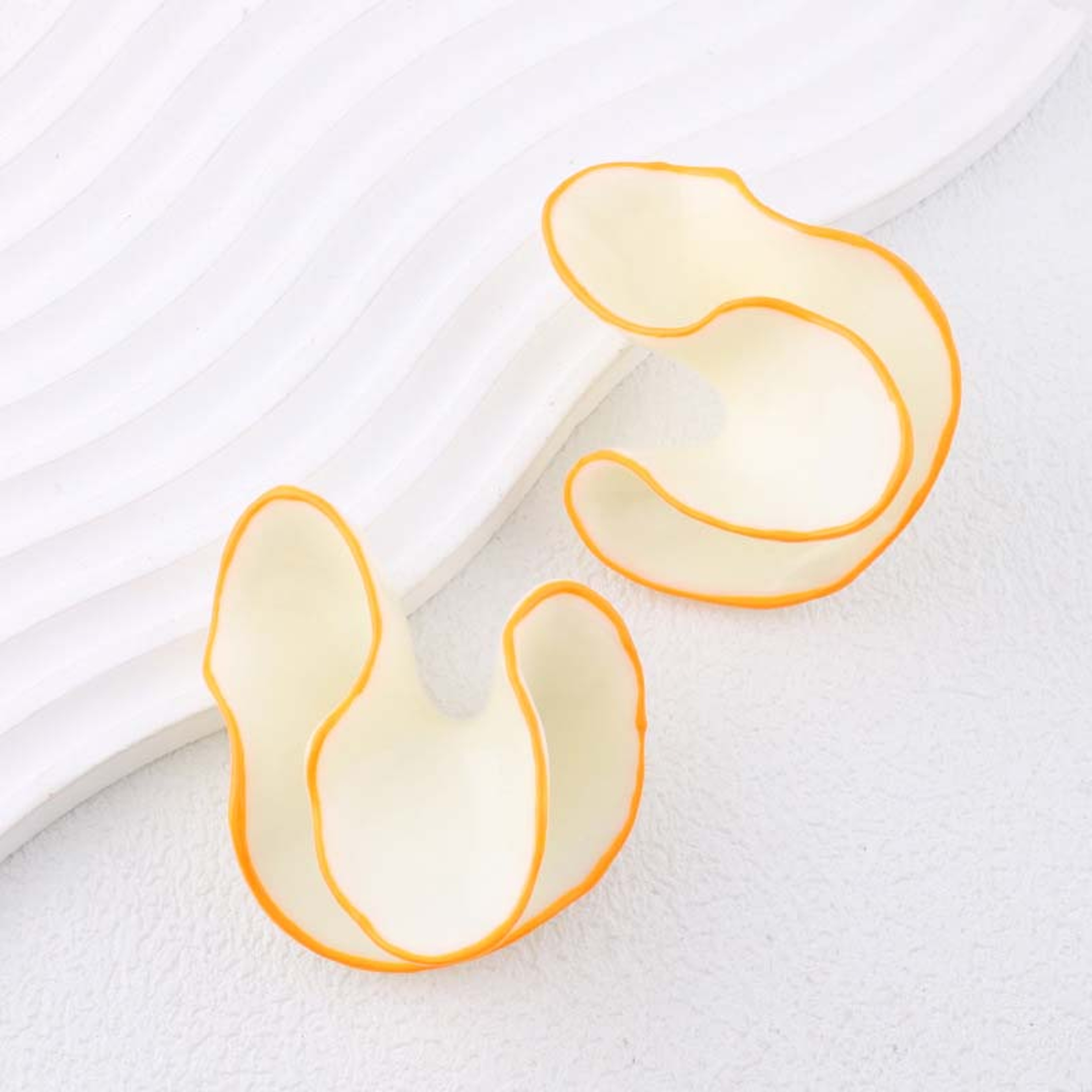 Bohemian Flower Stud Earrings Large White Acrylic Floral Statement Earrings For Women 4
