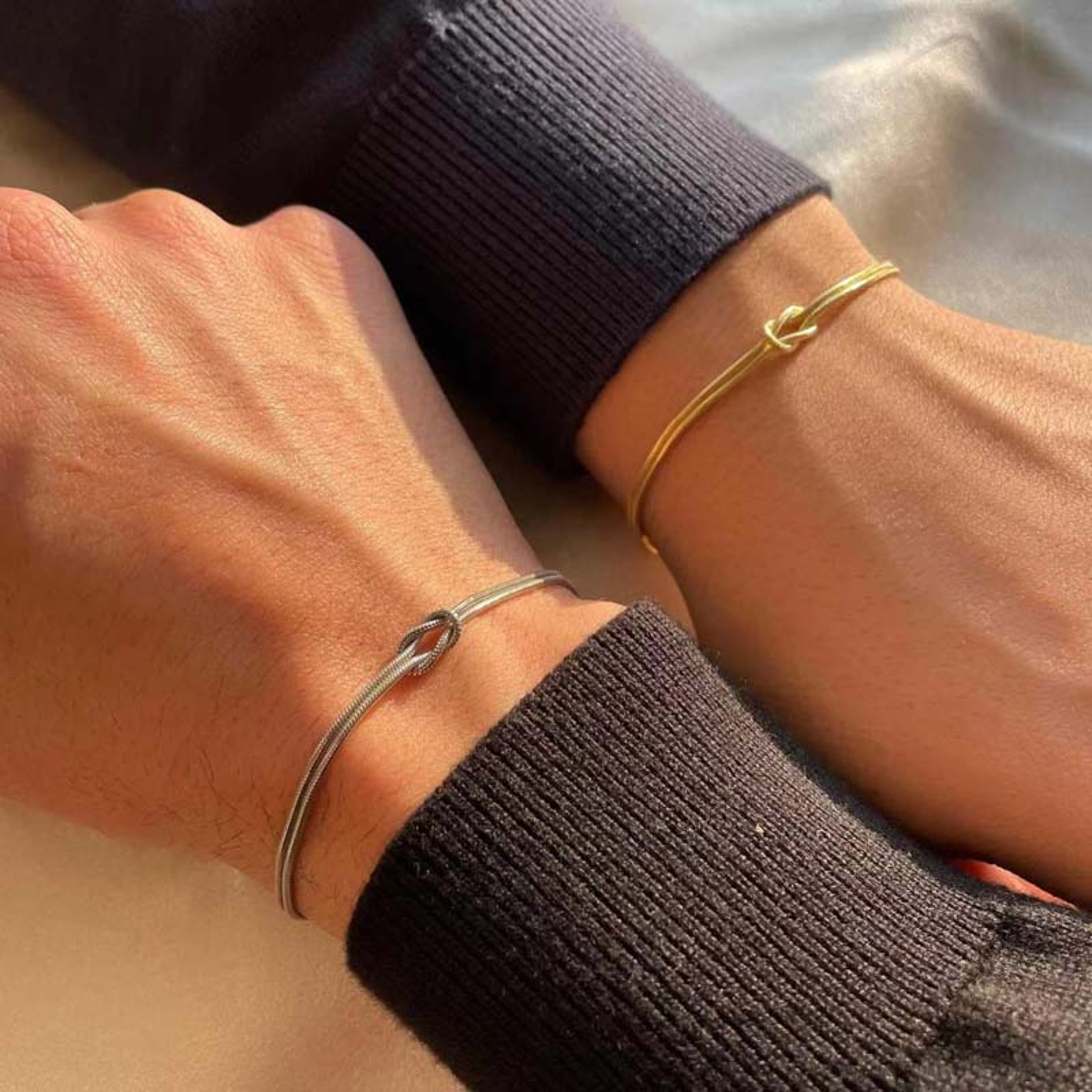 Elegant Stainless Steel Bracelet with Knot Design Gold Snake Chain for Women – view 2