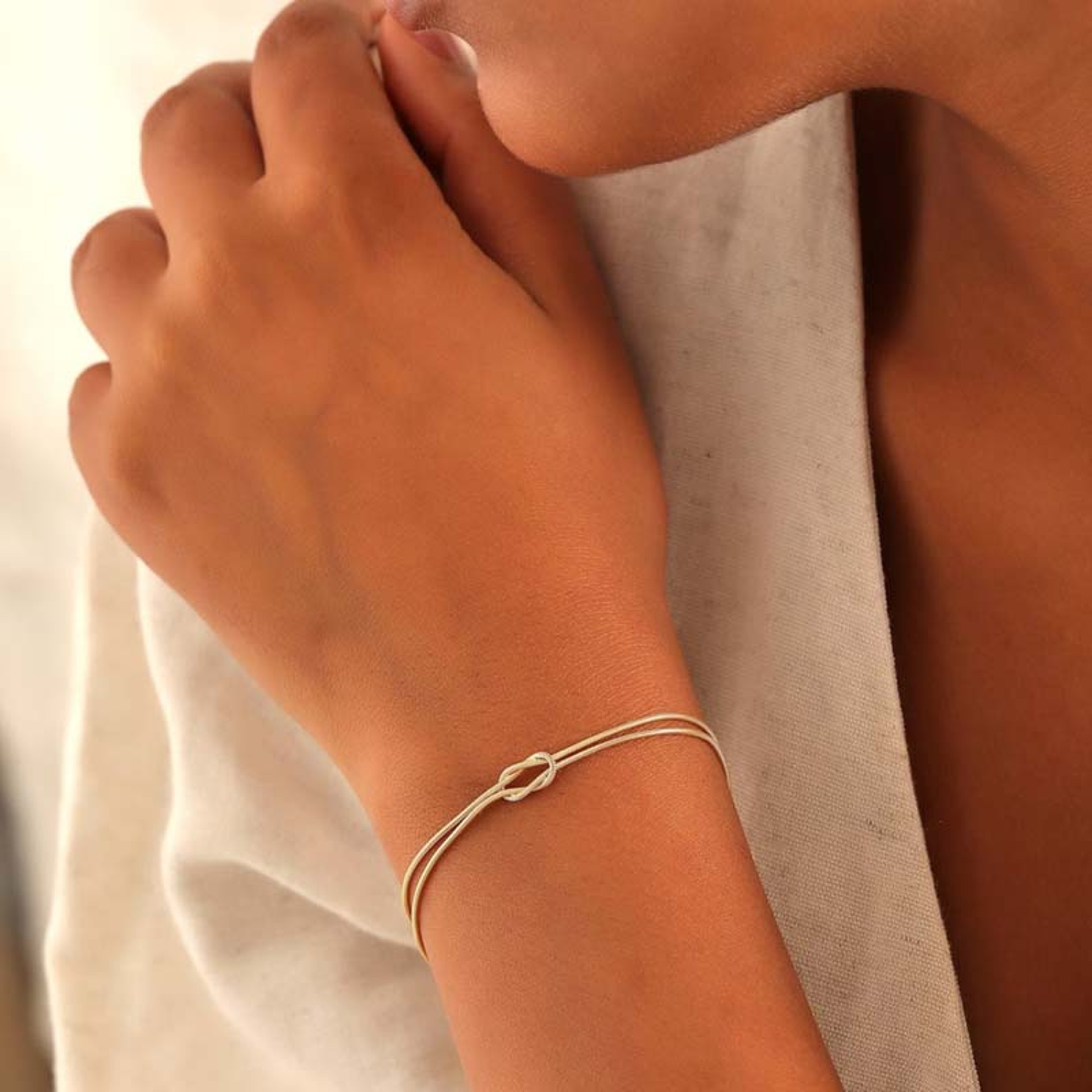 Elegant Stainless Steel Bracelet with Knot Design Gold Snake Chain for Women – view 4