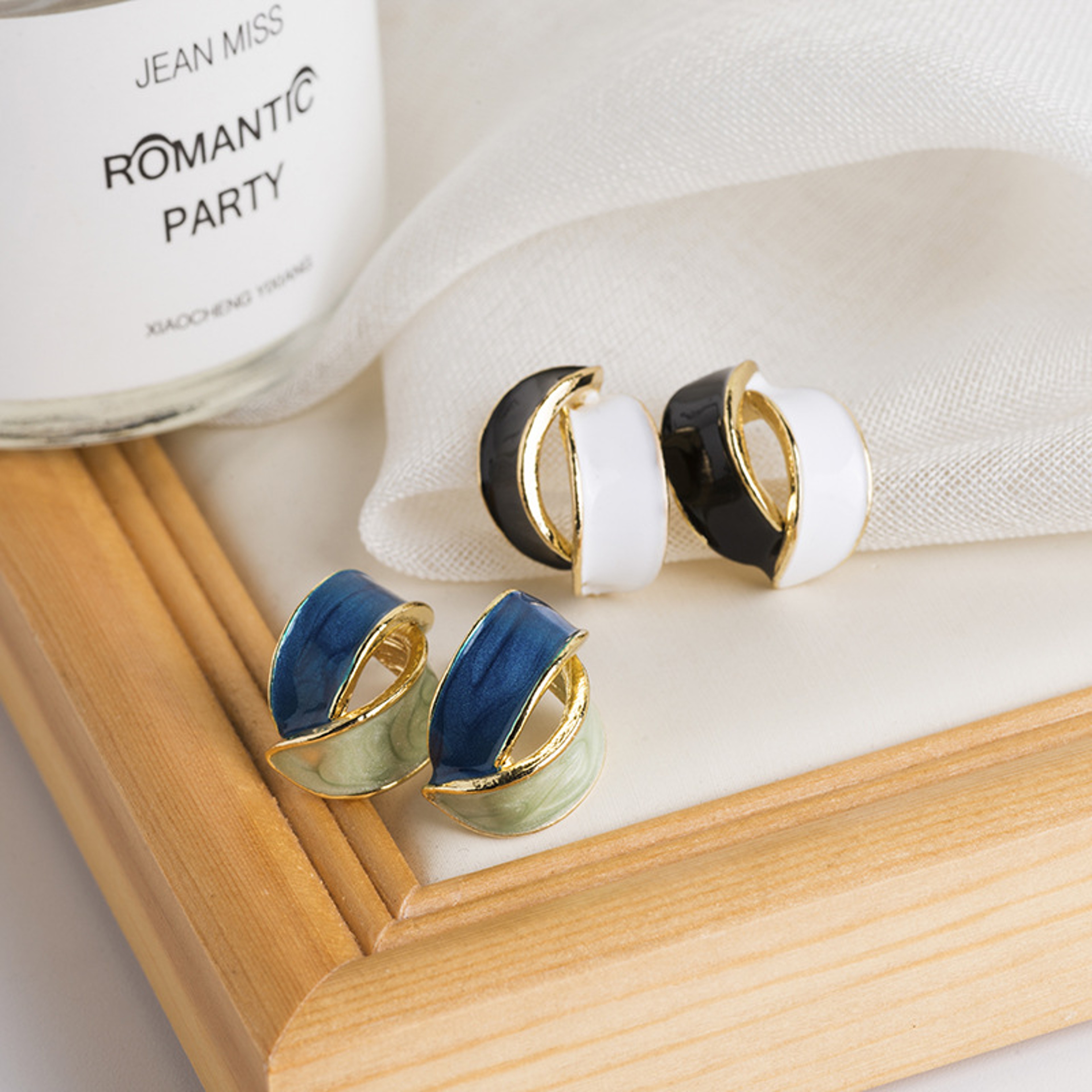 Elegant Geometric Stud Earrings with Enamel Leaf C-Shape Design for Women – view 4