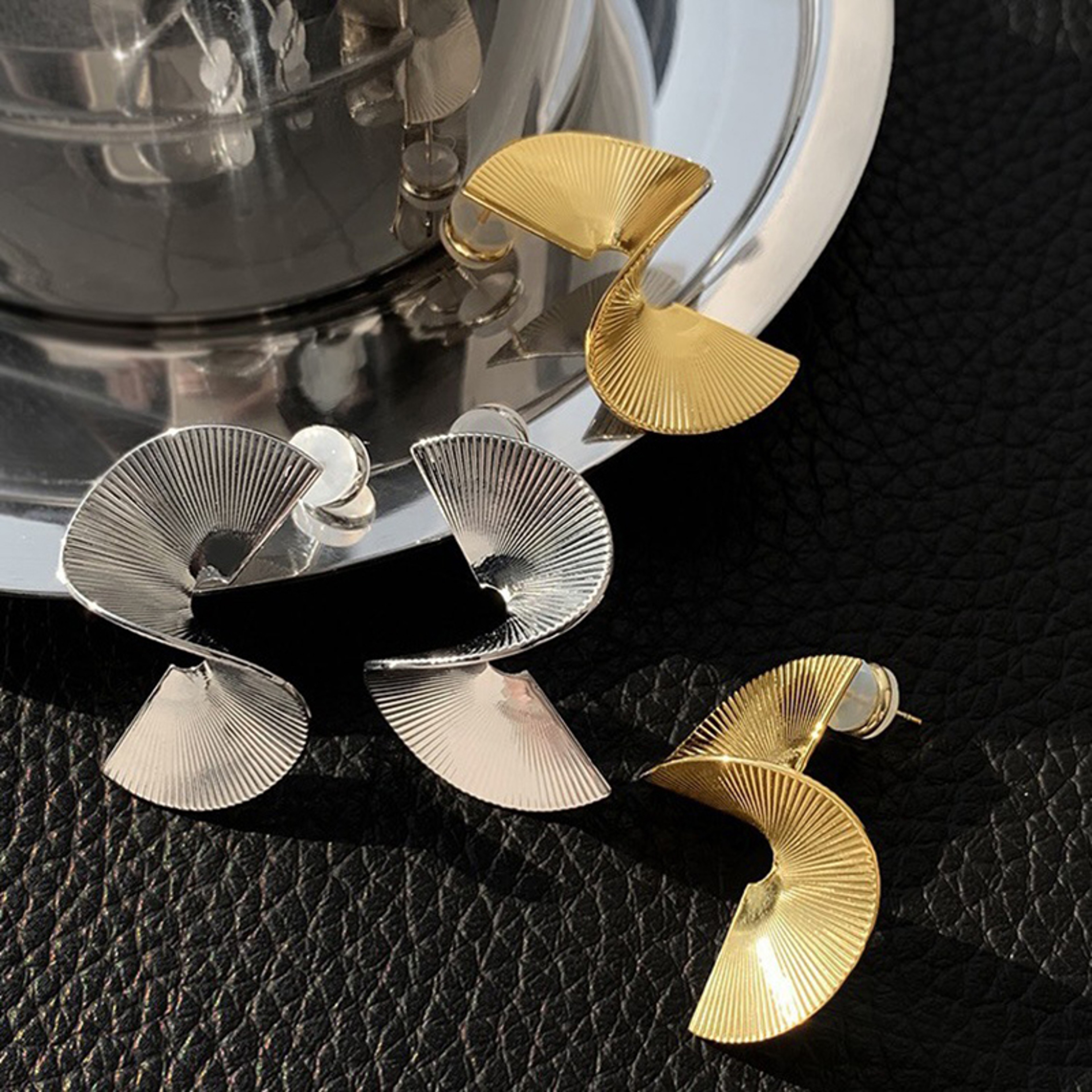 Retro Statement Earrings Twisted Spiral Geometric Metal Earrings for Women in Gold & Silver – view 2