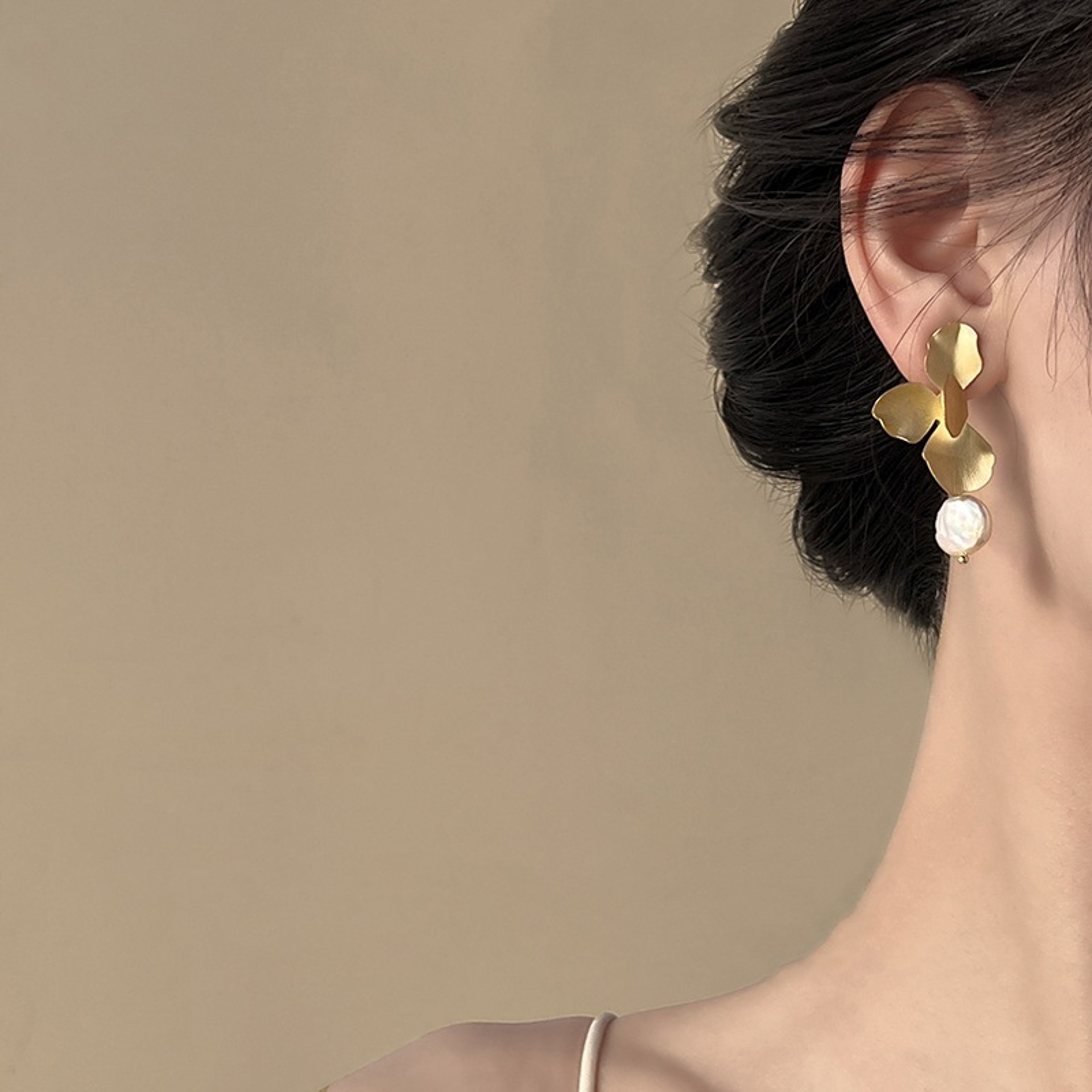 Retro Flower Drop Earrings With Pearl Accent Gold Statement Jewelry For Women 0