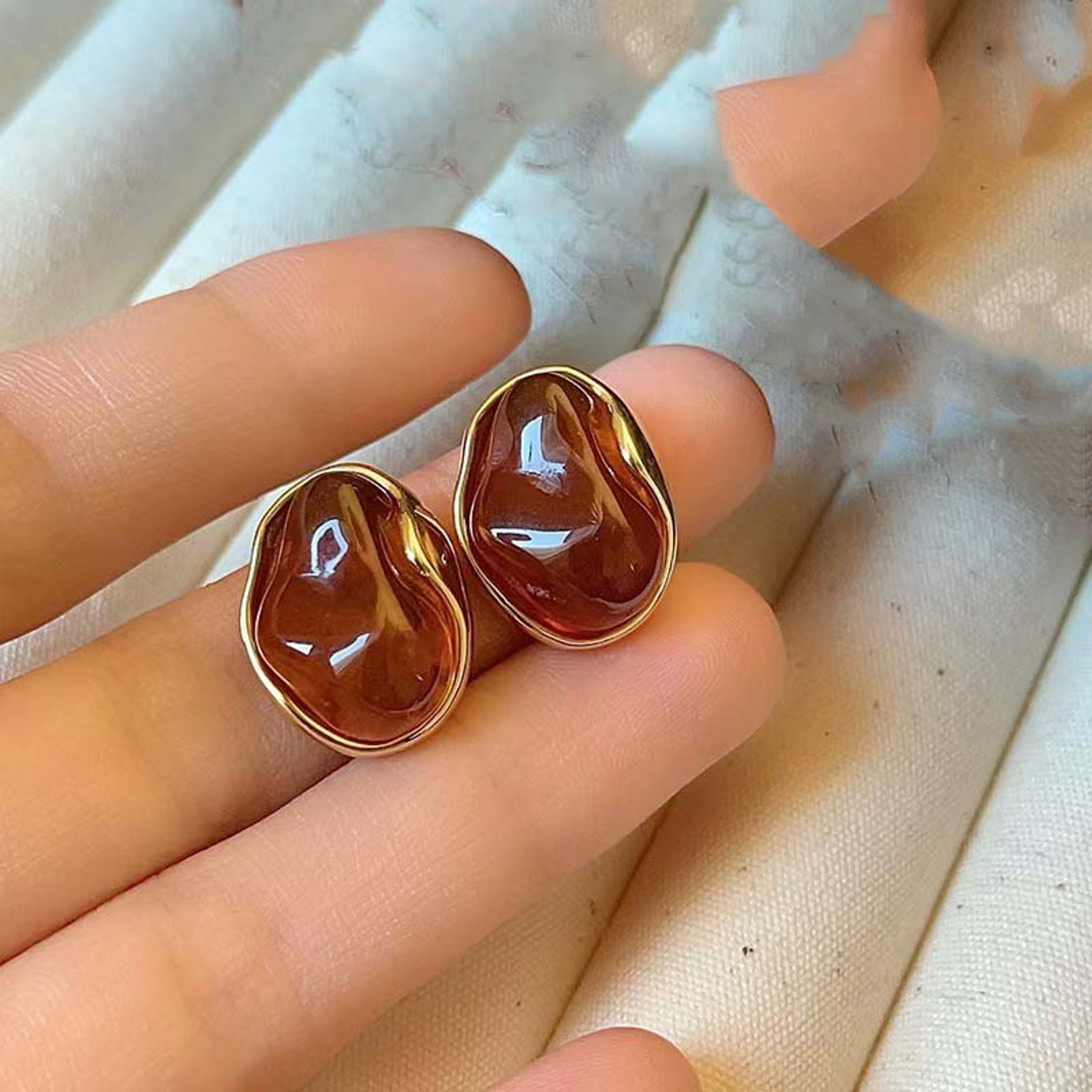 Elegant Amber Stone Earrings Irregular Geometric Stud Earrings For Women 3