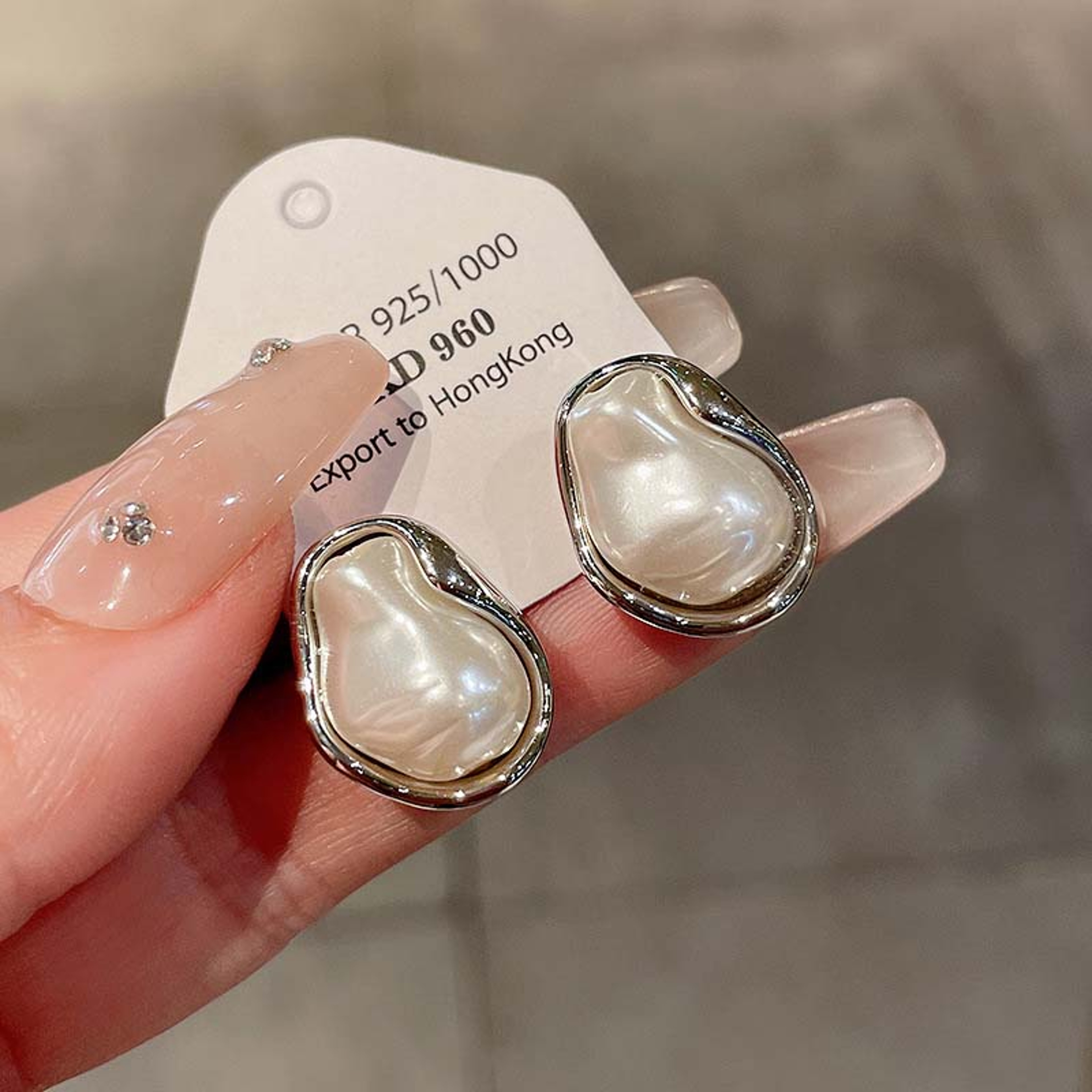 Elegant Amber Stone Earrings Irregular Geometric Stud Earrings For Women 11