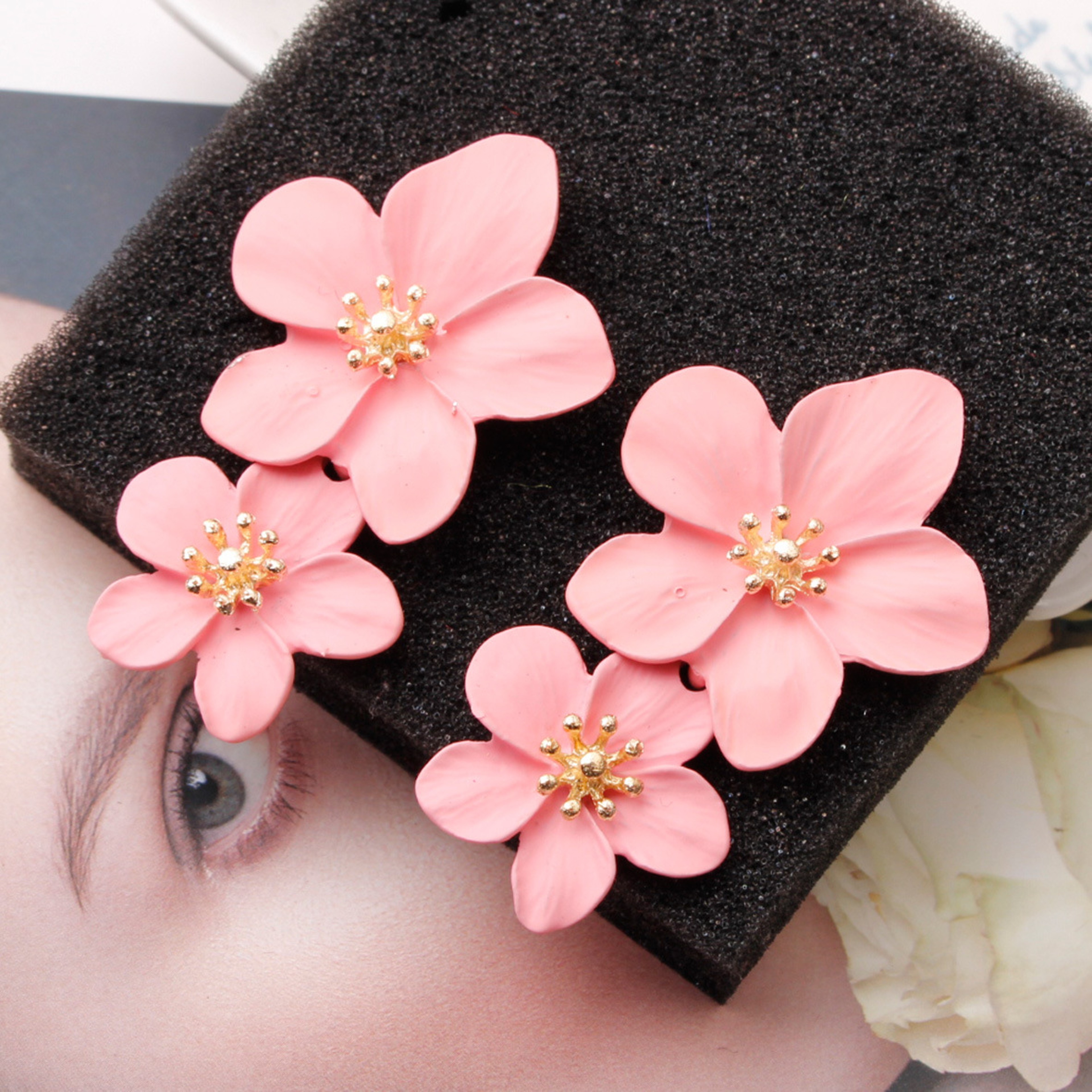 Elegant Flower Drop Earrings for Women Double Layer Daisy Dangle Earrings Floral Statement Jewelry – view 2