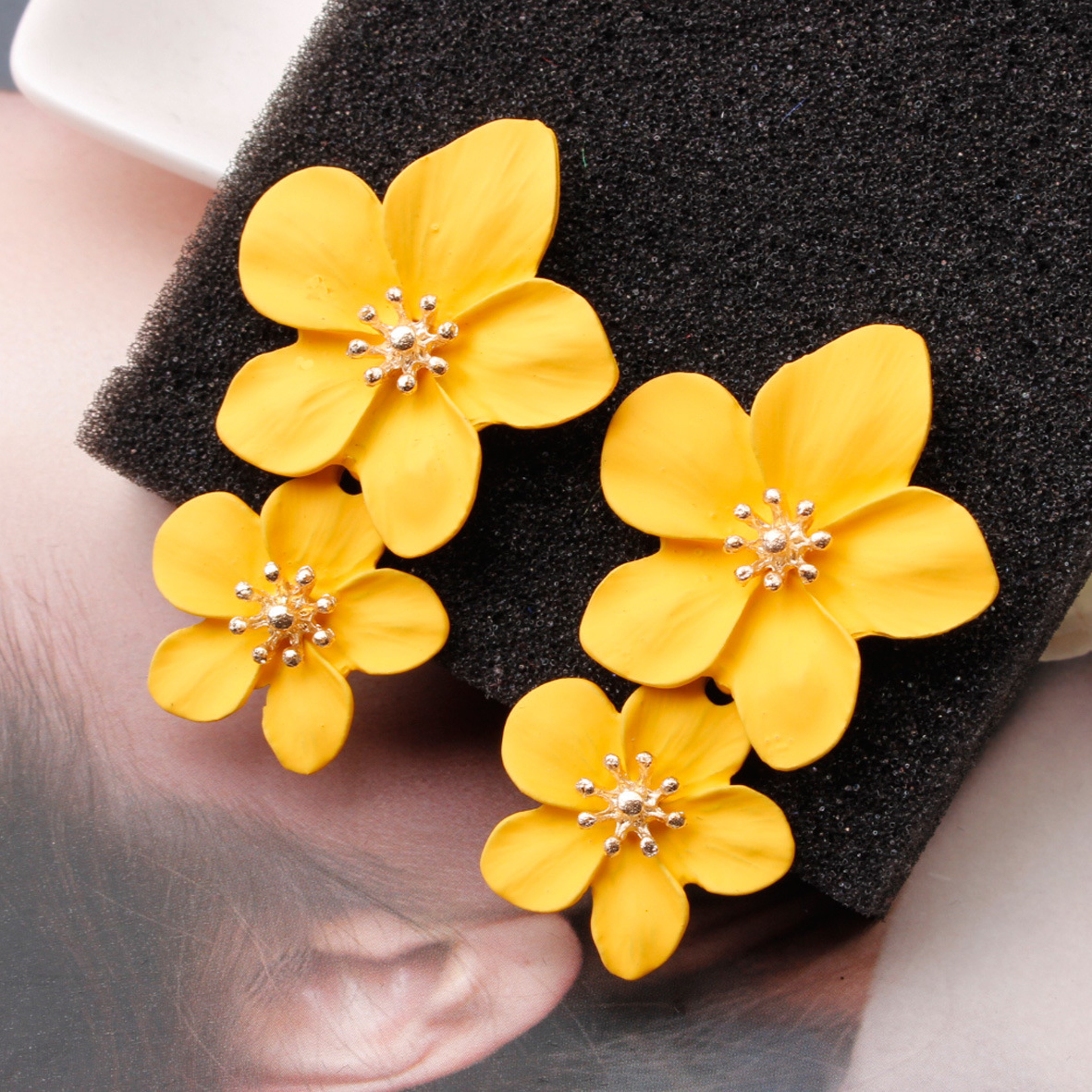 Elegant Flower Drop Earrings for Women Double Layer Daisy Dangle Earrings Floral Statement Jewelry – view 3