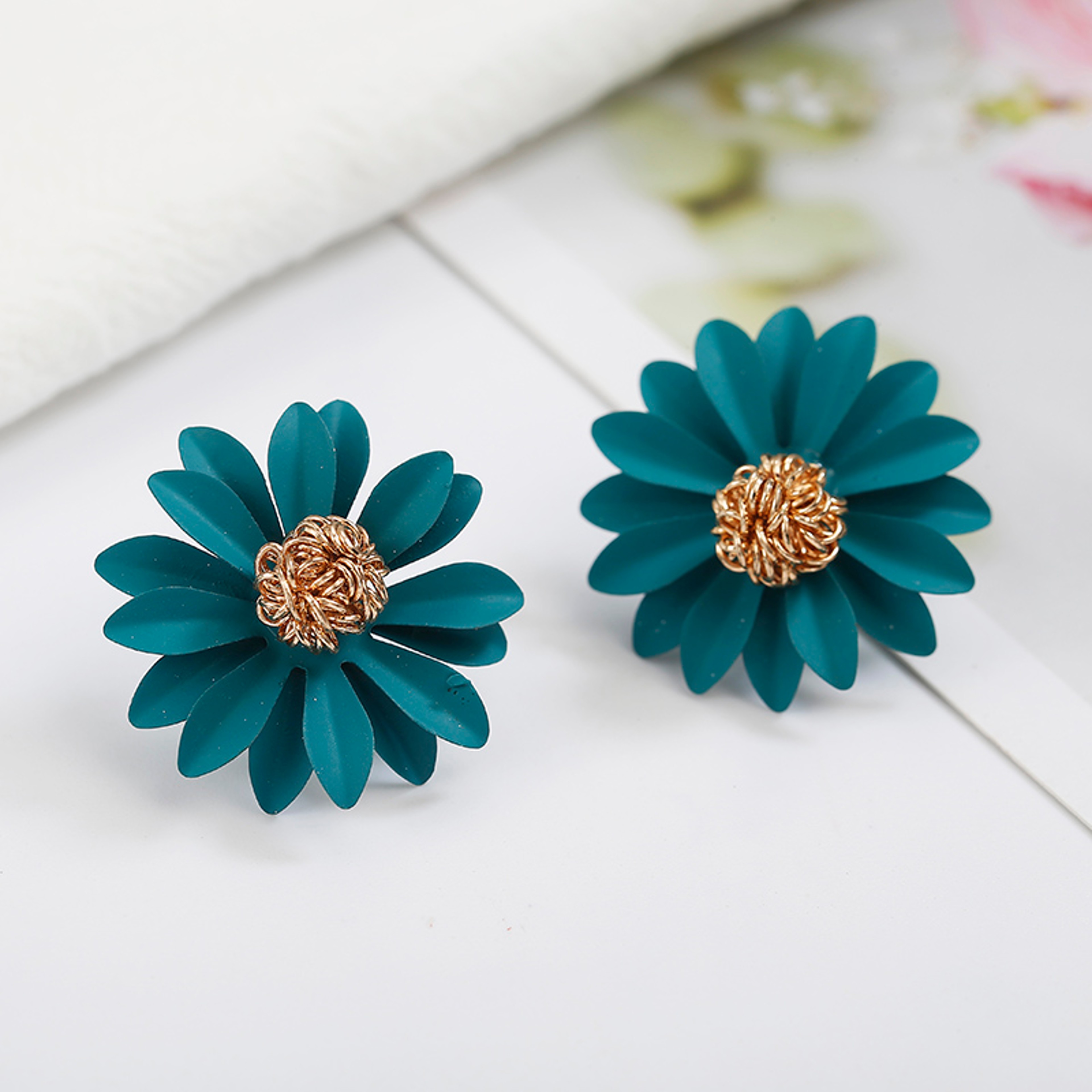 Elegant Flower Drop Earrings for Women Double Layer Daisy Dangle Earrings Floral Statement Jewelry – view 10
