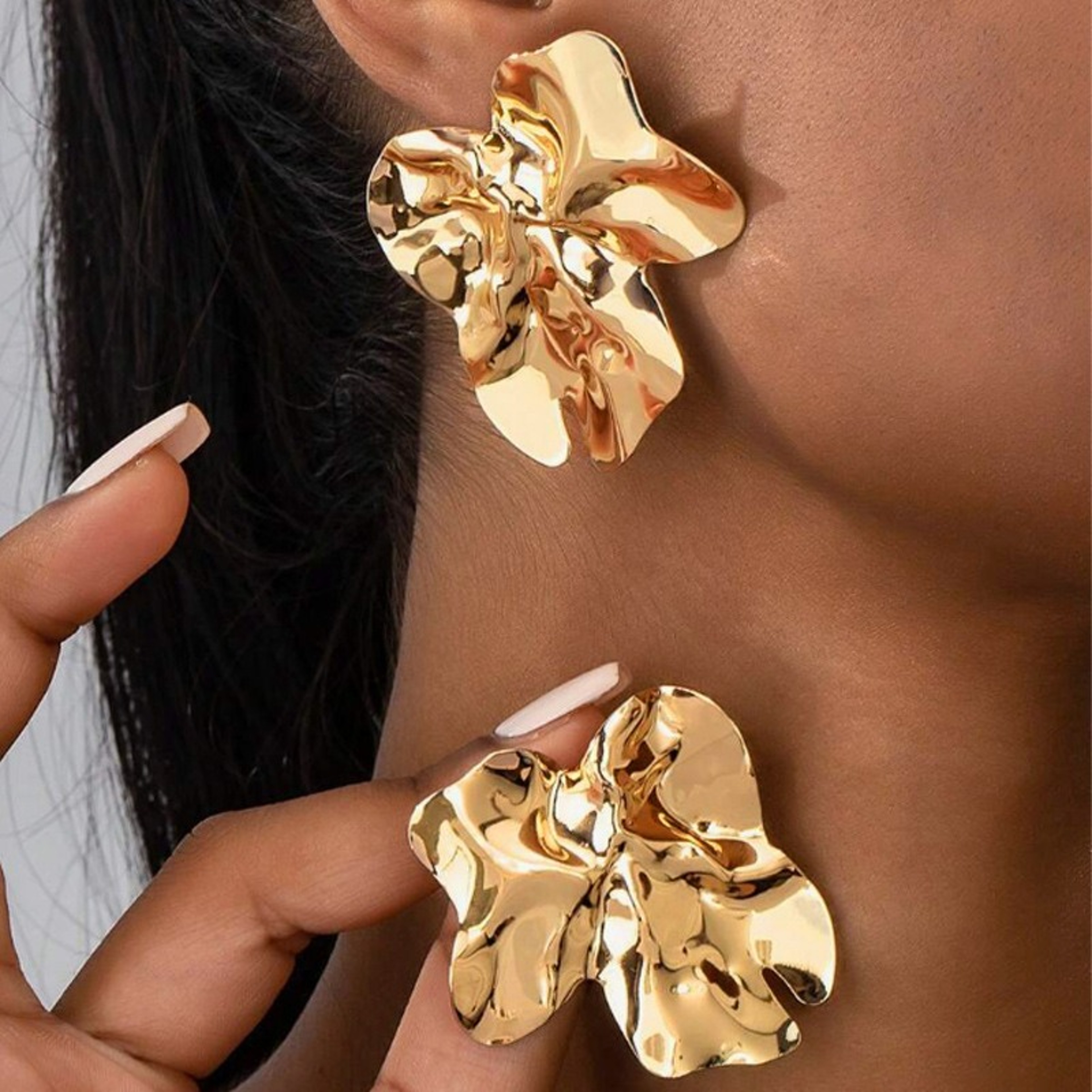 Vintage Statement Earrings for Women Gold Pleated Geometric Earrings Studs – view 1