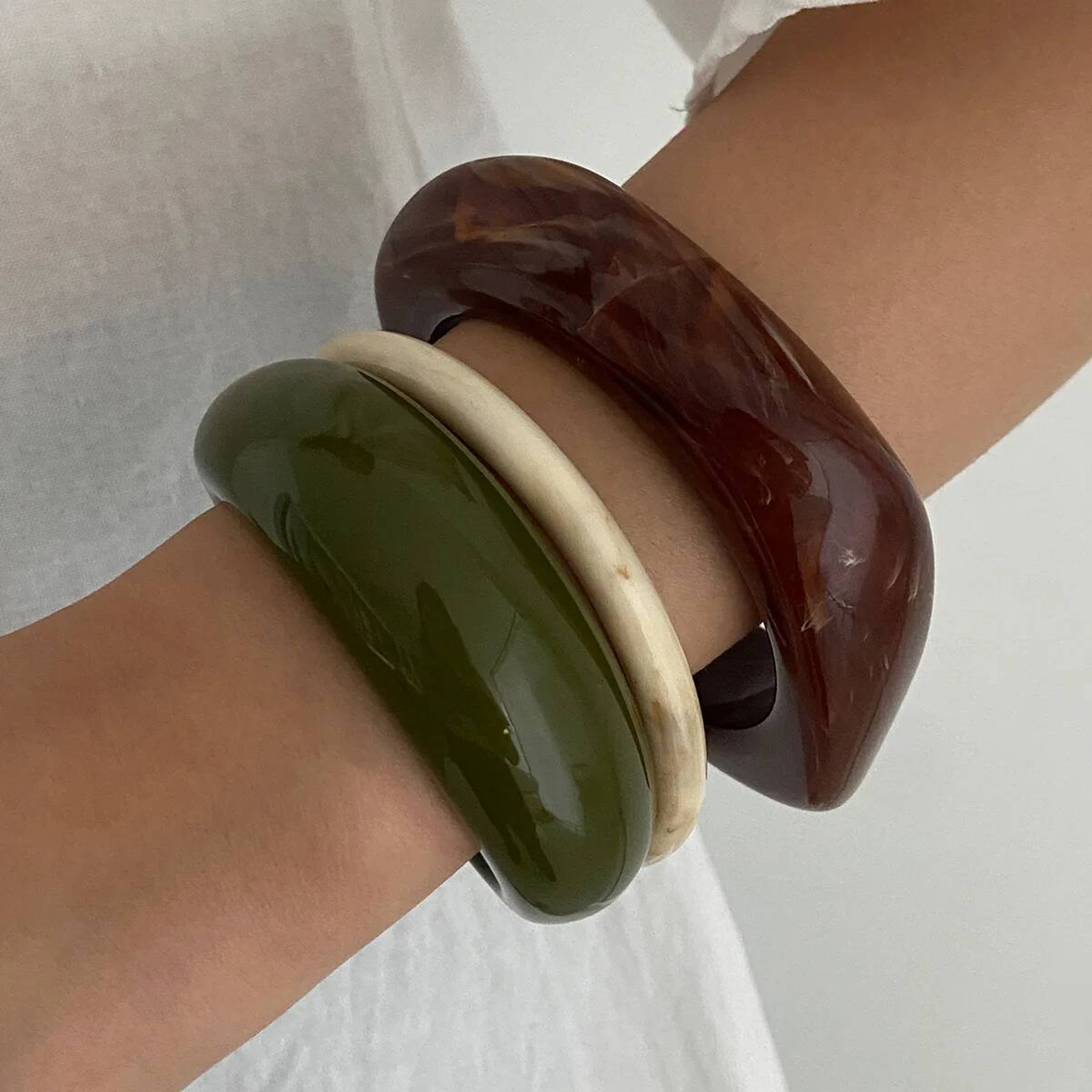 Resin Bangle Bracelet Vintage Chunky Cuff Bracelet for Women with Irregular Geometric Design – view 10