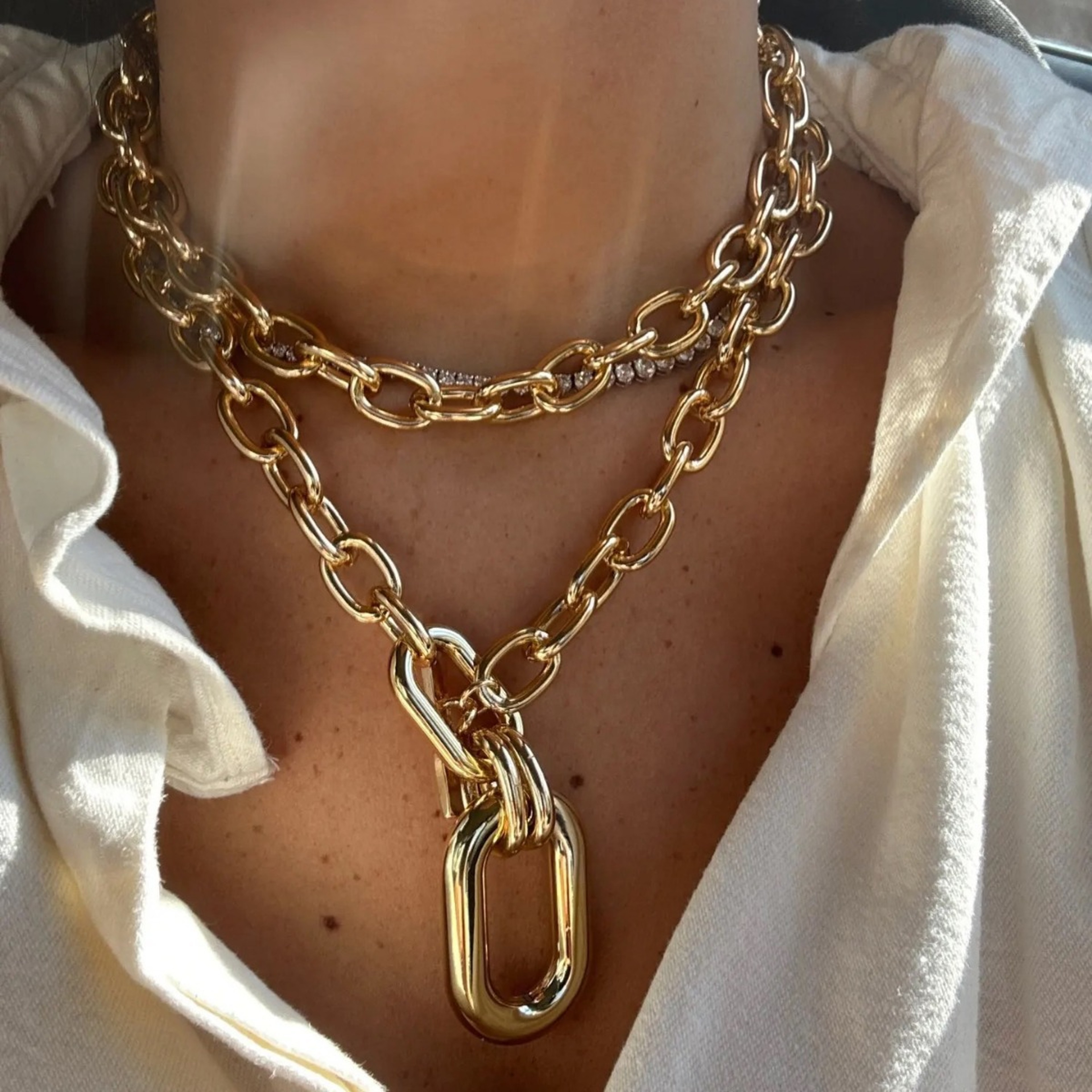 Chunky Chain Oval Pendant Necklace for Women Bold Statement Necklace Fashion Jewelry – view 1
