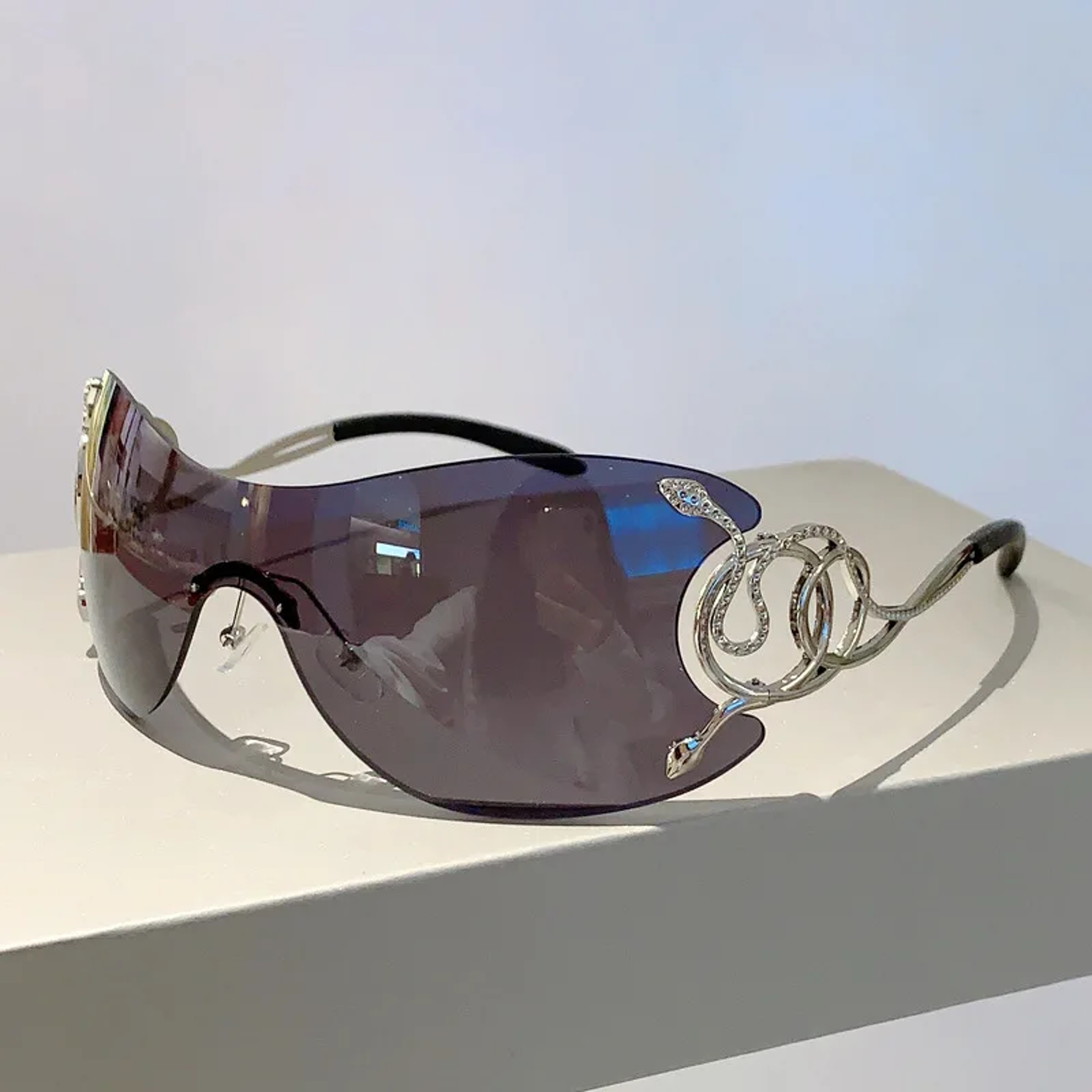 Rimless Wrap Around Oversized Gradient Sunglasses With Snake Temple Design 3