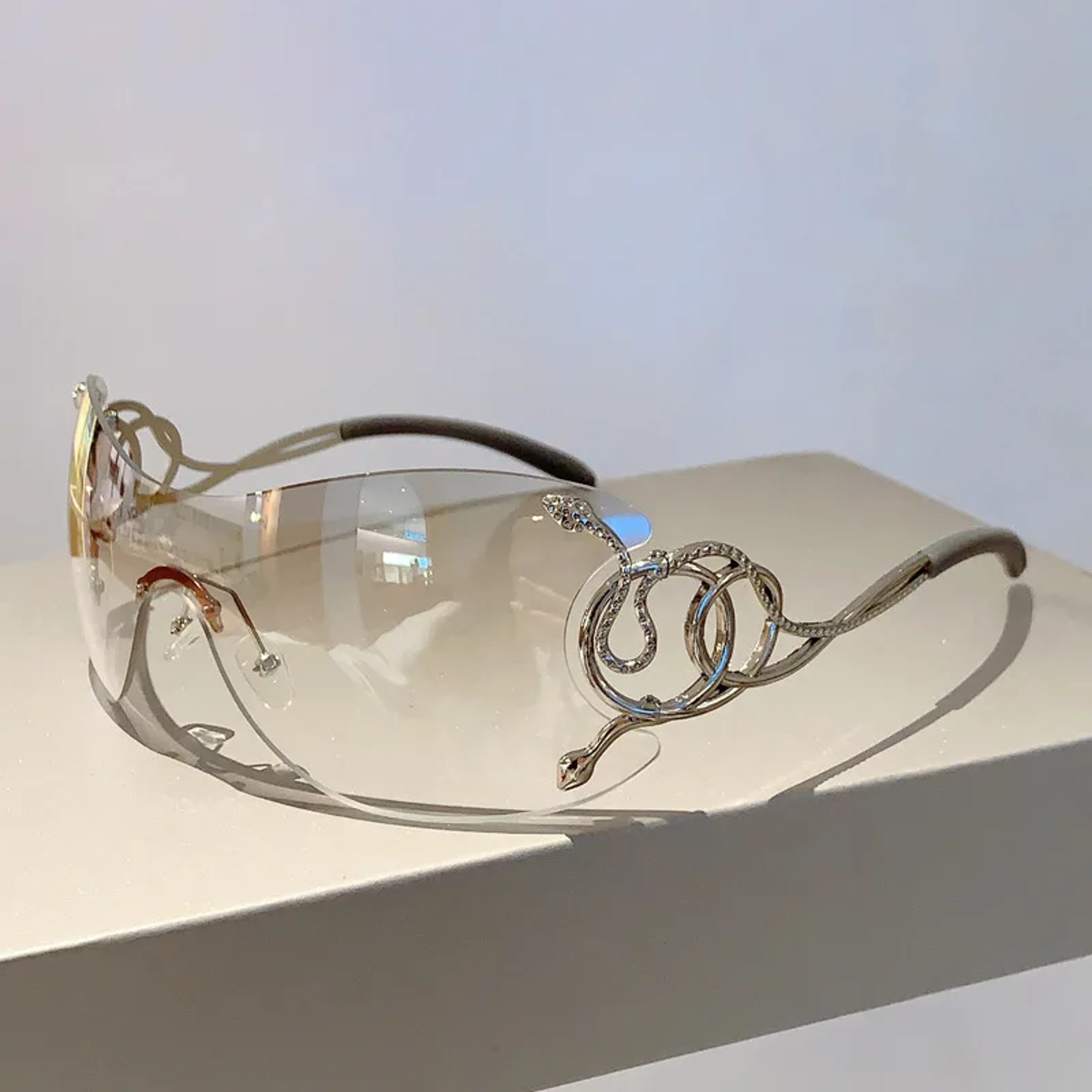 Rimless Wrap Around Oversized Gradient Sunglasses With Snake Temple Design 6