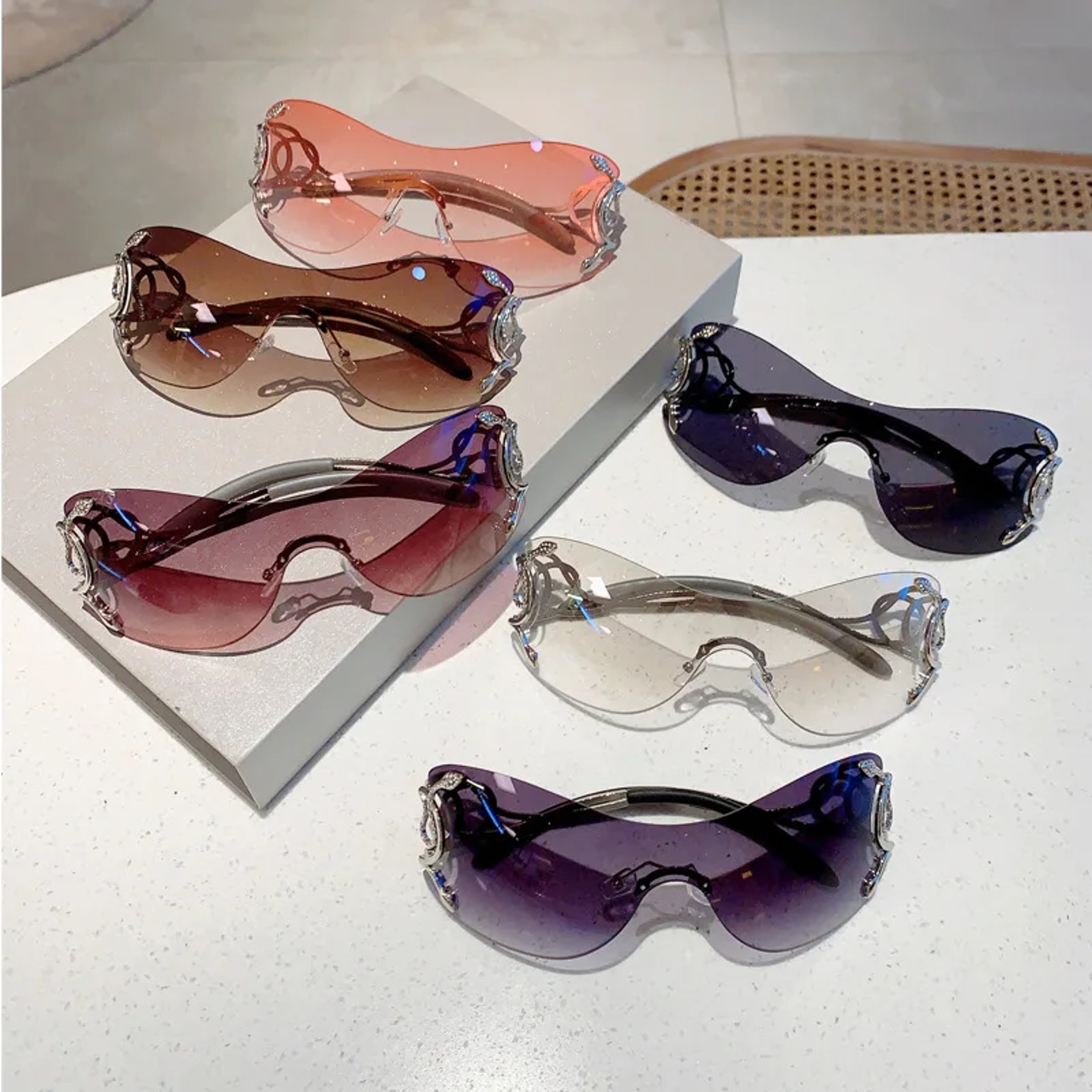 Rimless Wrap Around Oversized Gradient Sunglasses With Snake Temple Design 5