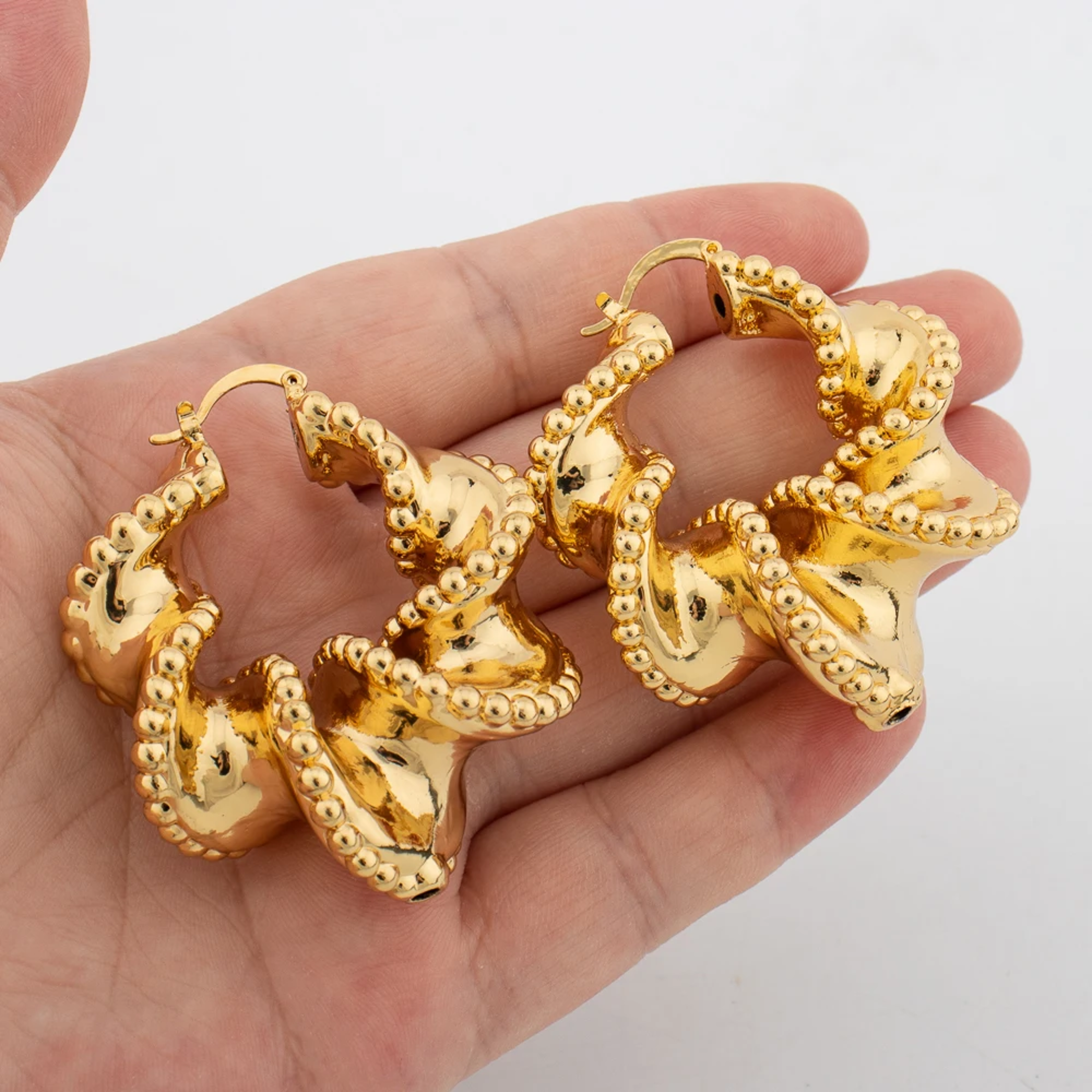Elegant Gold Hoop Earrings With Floral Design Gold Color For Everyday Wear 3