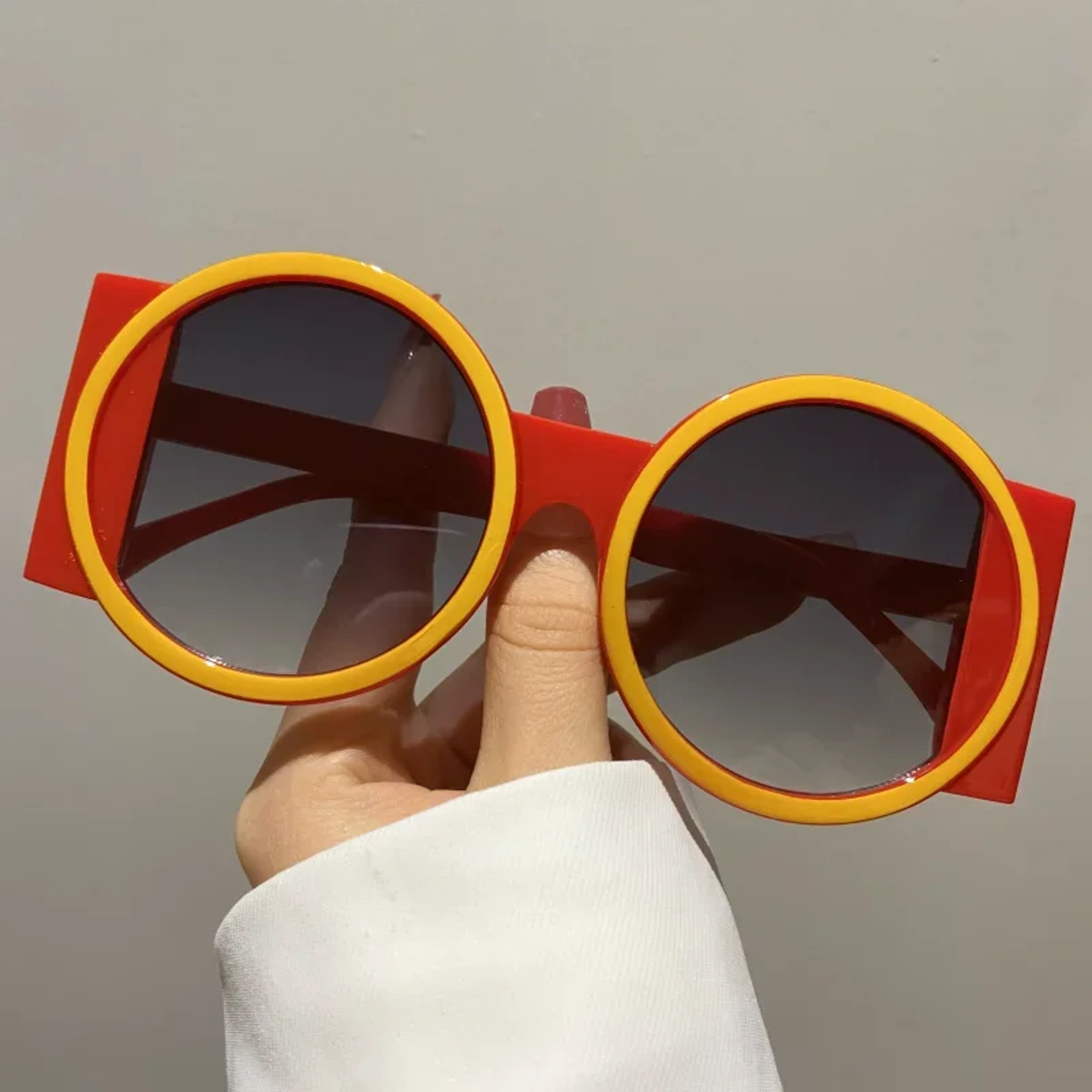 Retro Round Beach Sunglasses for Women & Men Vintage Fashion UV Style Shades – view 1