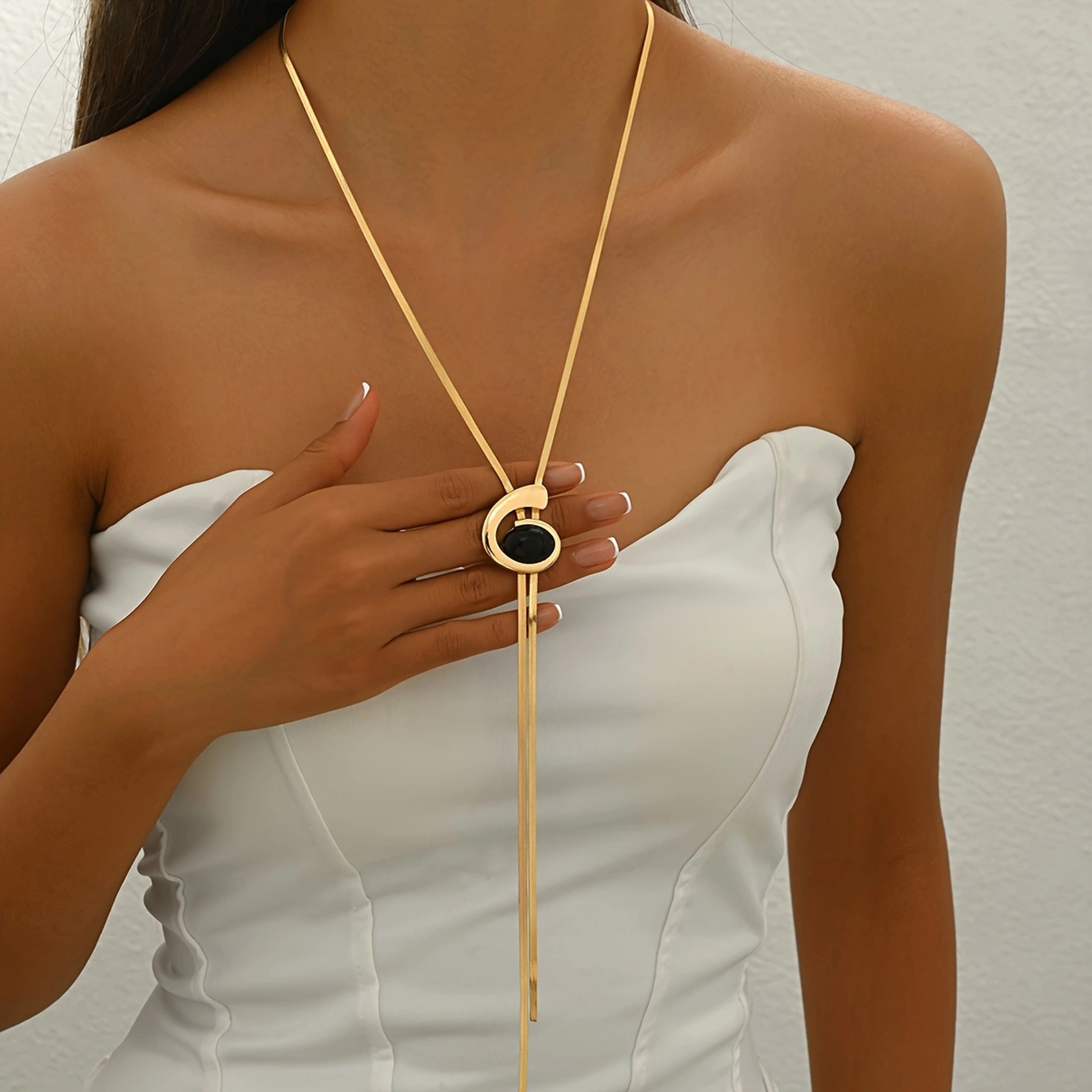 Elegant Snake Chain Necklace with Black Oval Accent Y Pendant for Women – view 2