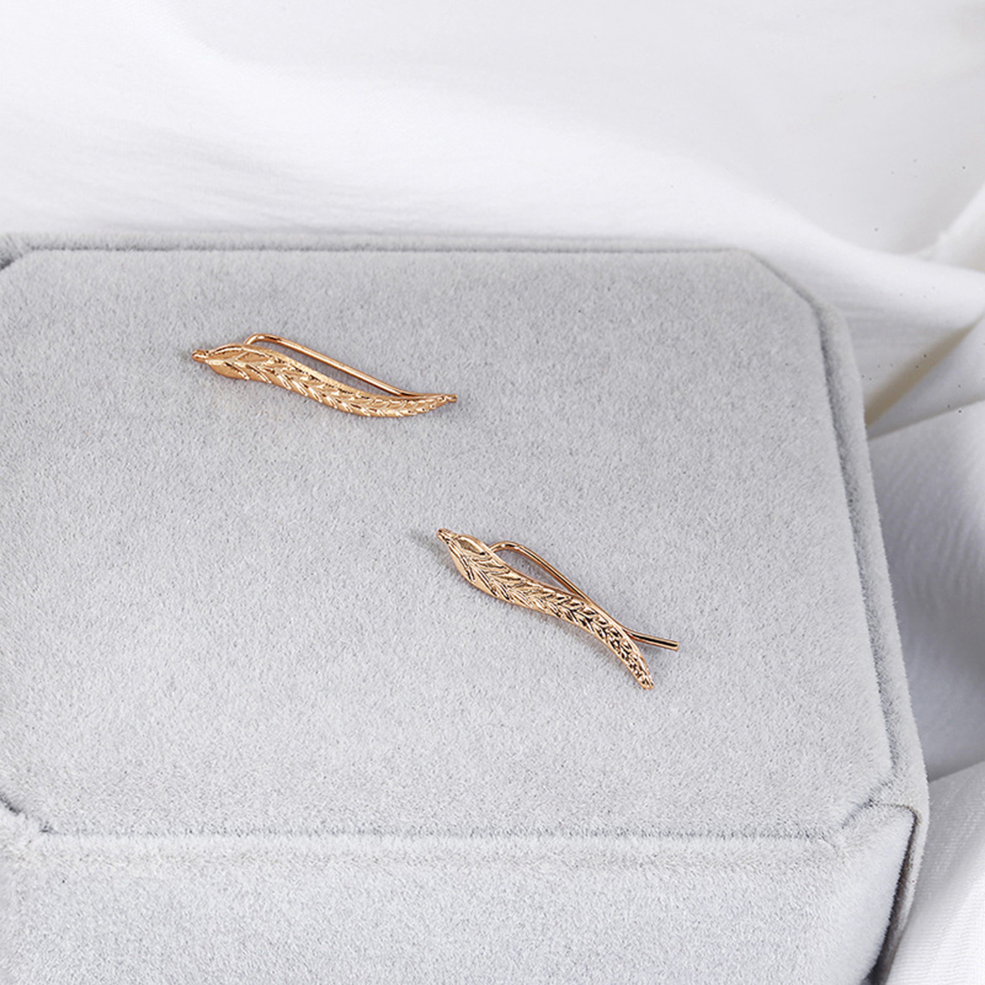Nature Inspired Gold Leaf Stud Earrings for Women Elegant Leaf Stud Earrings for Everyday Style – view 4