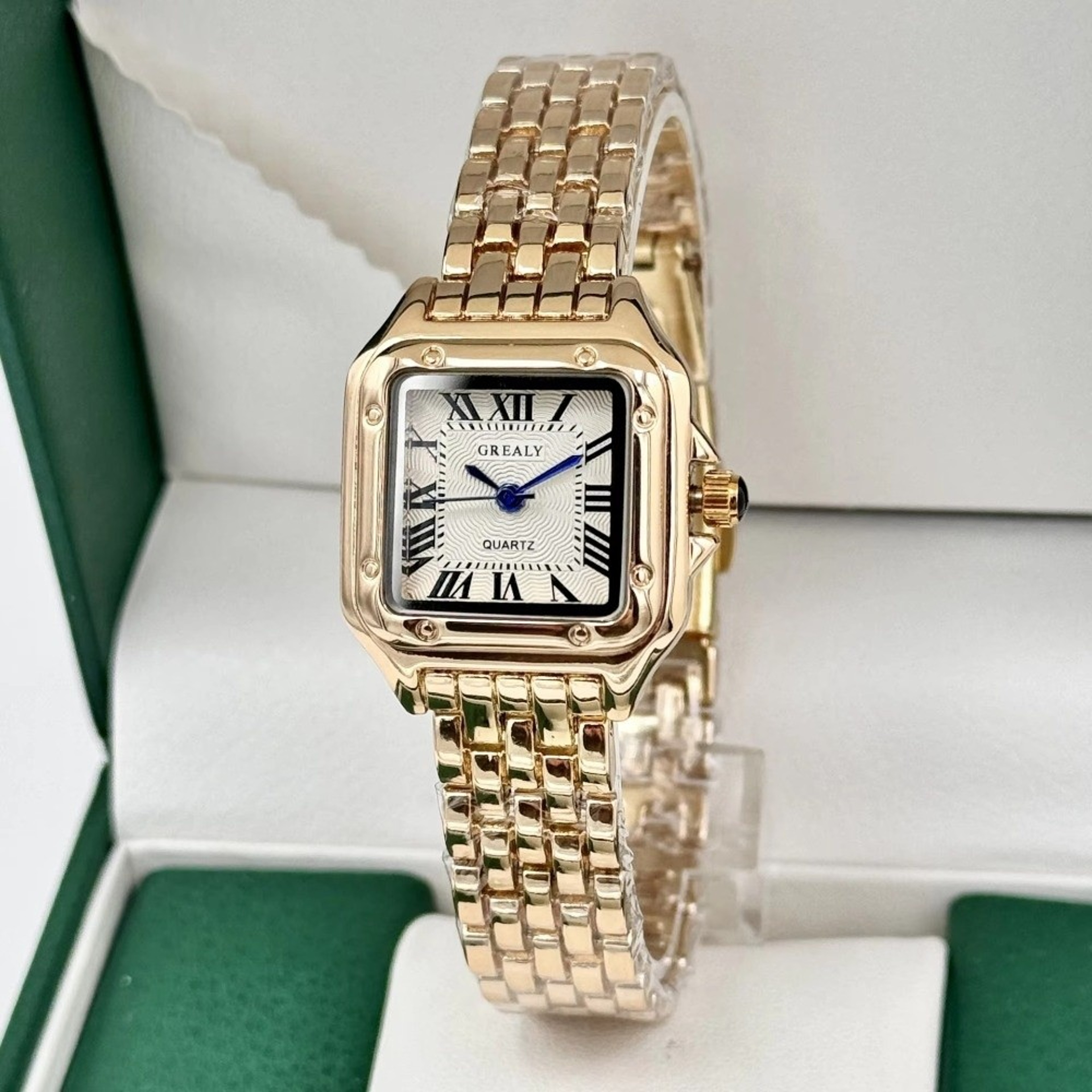 Luxury Gold Women's Quartz Watch Waterproof Elegant Dress Wristwatch with Alloy Bracelet – view 1