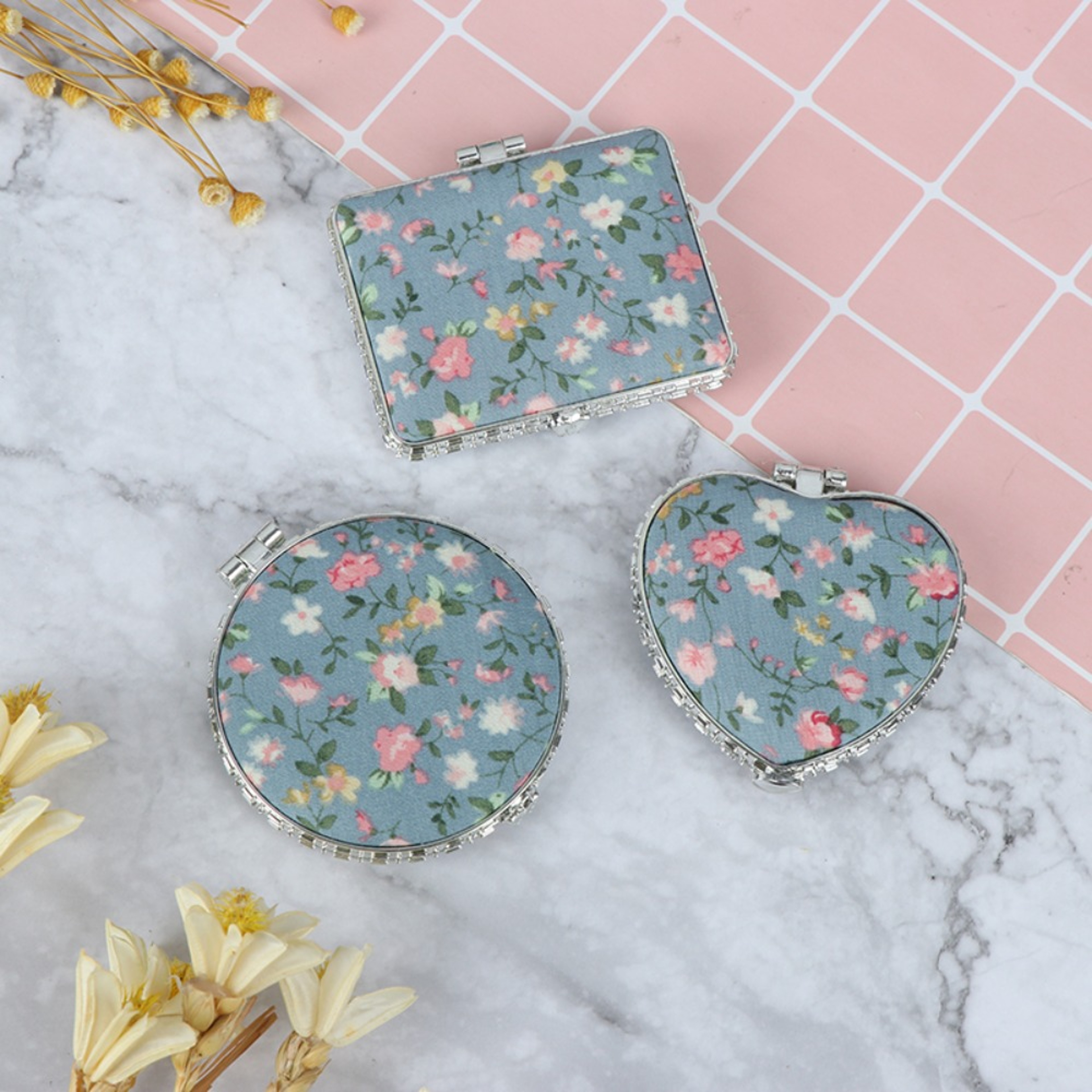 Vintage Floral Pocket Mirror Foldable Compact Makeup Mirror Portable Travel Beauty Accessory – view 2