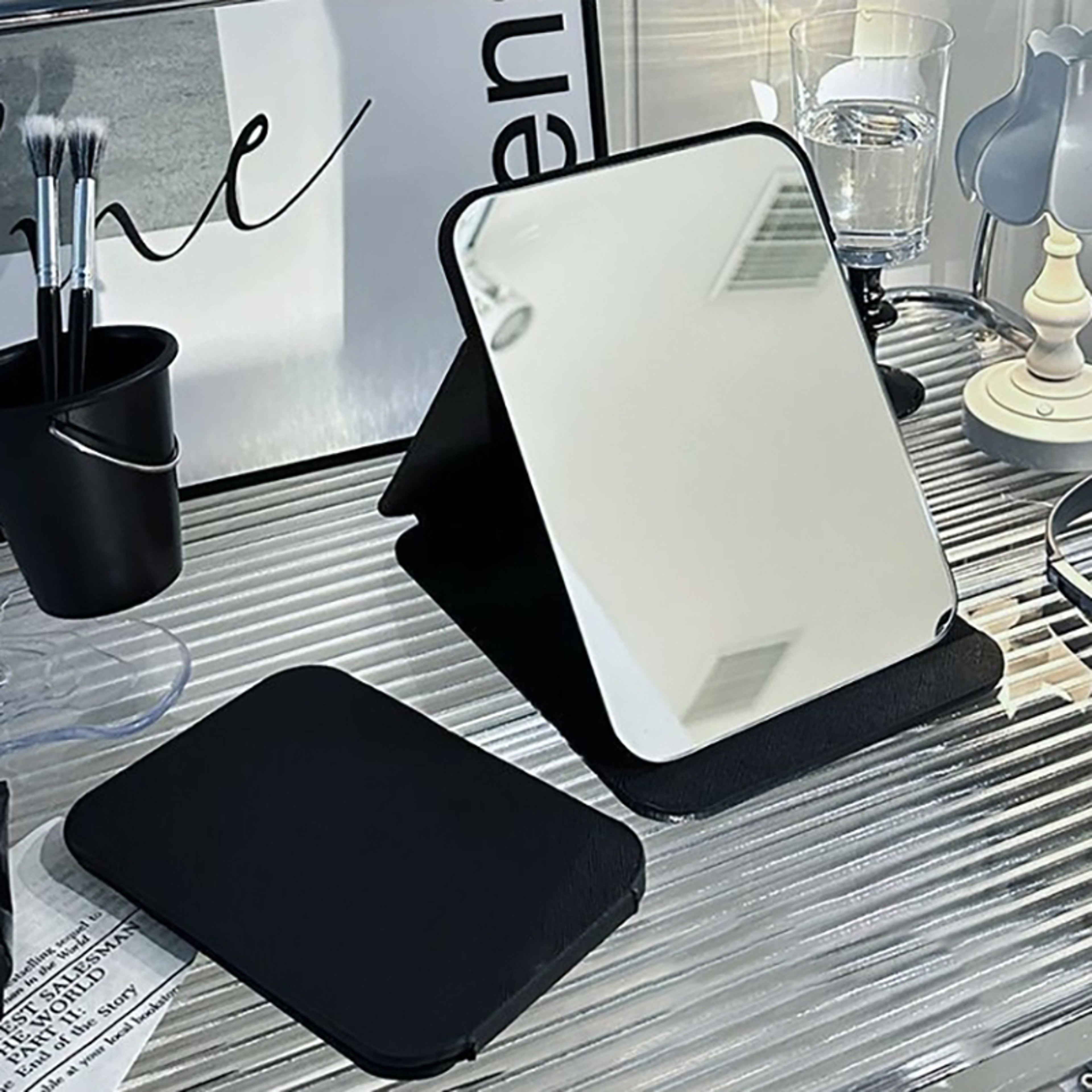 Portable Compact Makeup Mirror With Foldable PU Leather Cover For Travel  Desktop Use 2