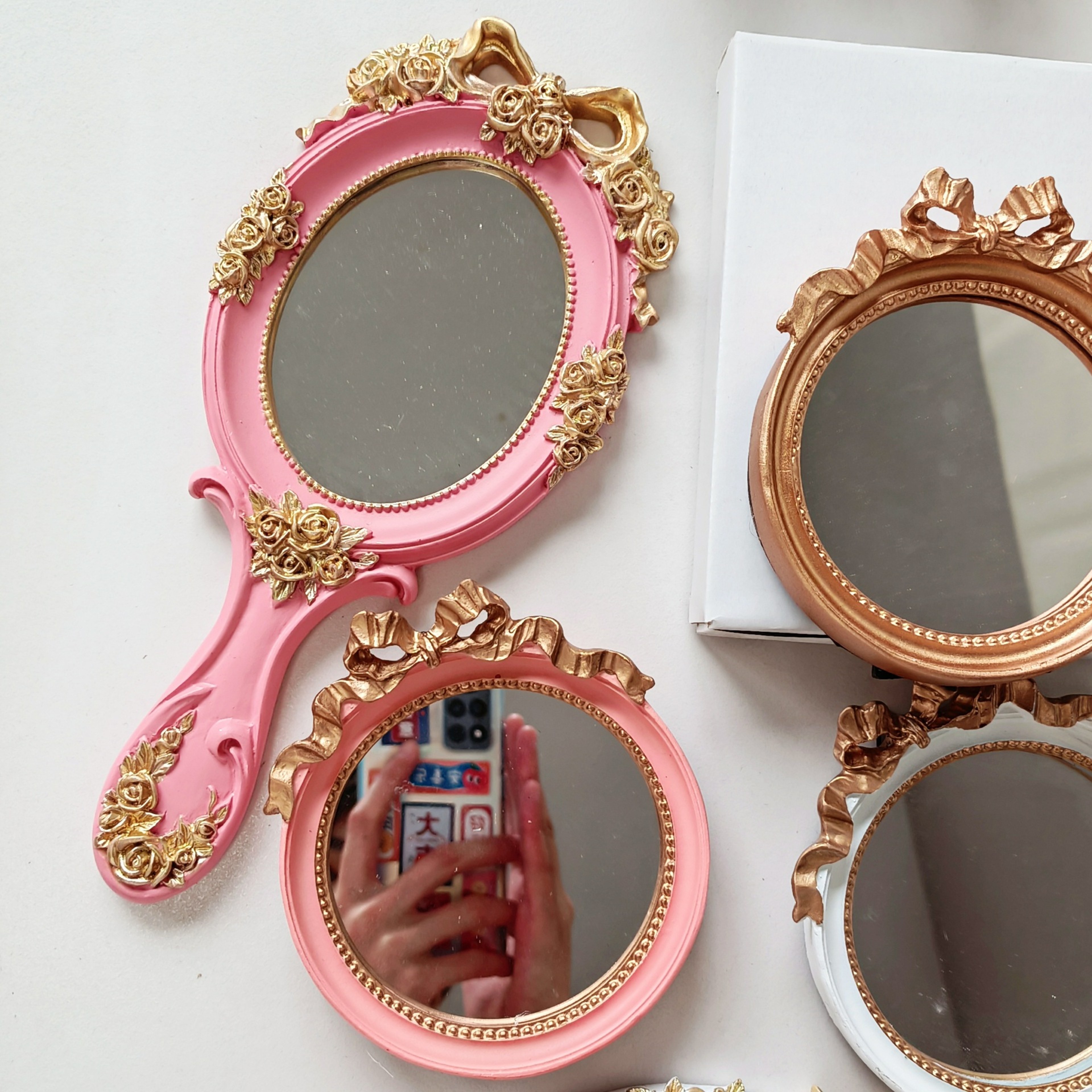 Vintage Handheld Makeup Mirror Retro Vanity Mirror For Makeup Beauty  Vanity Display 1