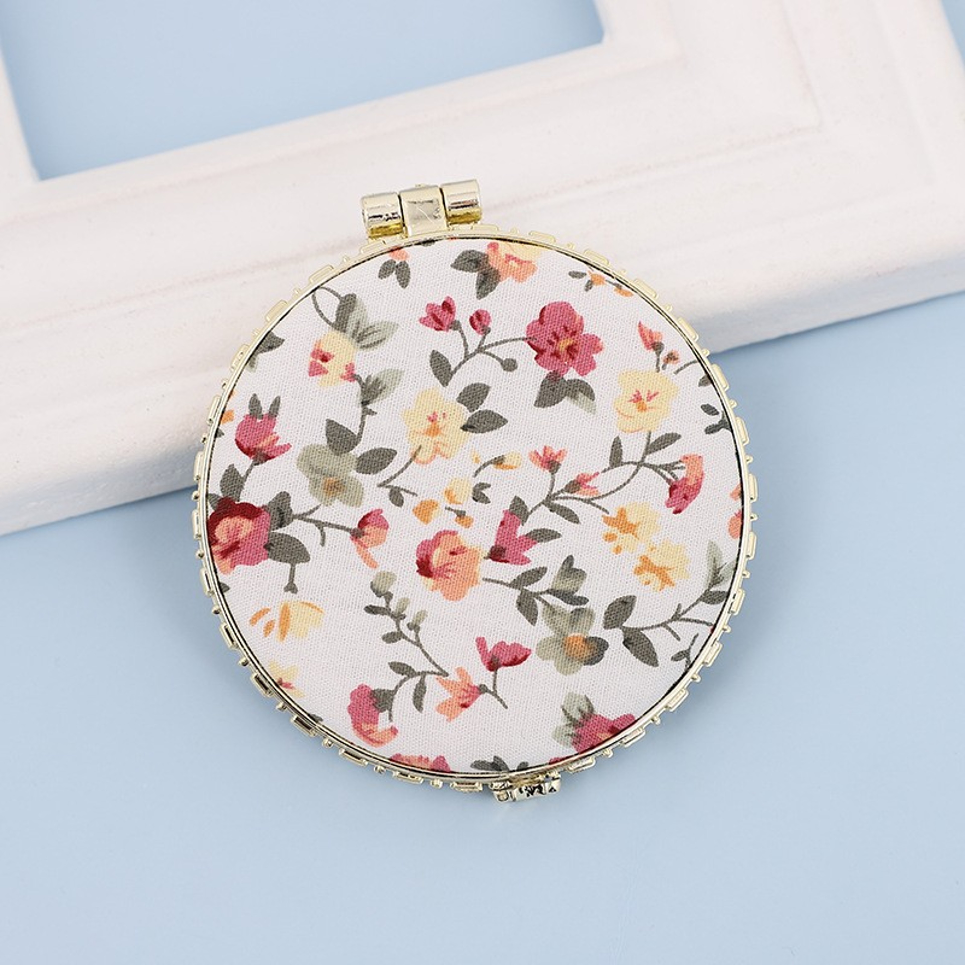 Vintage Floral Compact Makeup Mirror Portable Pocket Mirror with Dual-Sided Folding Design – view 10